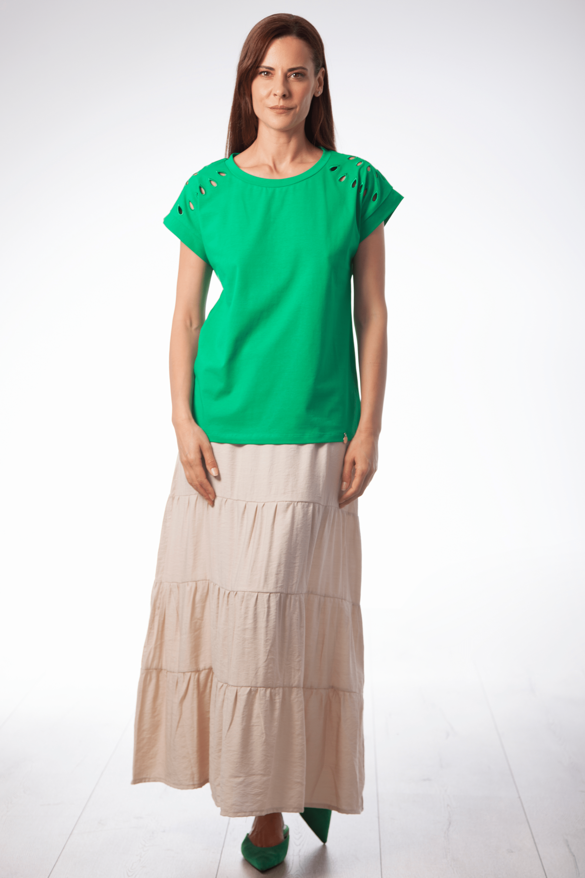 Camiseta verde hombro bordado calado en contraste Lolitas&L - lolitasyl.com