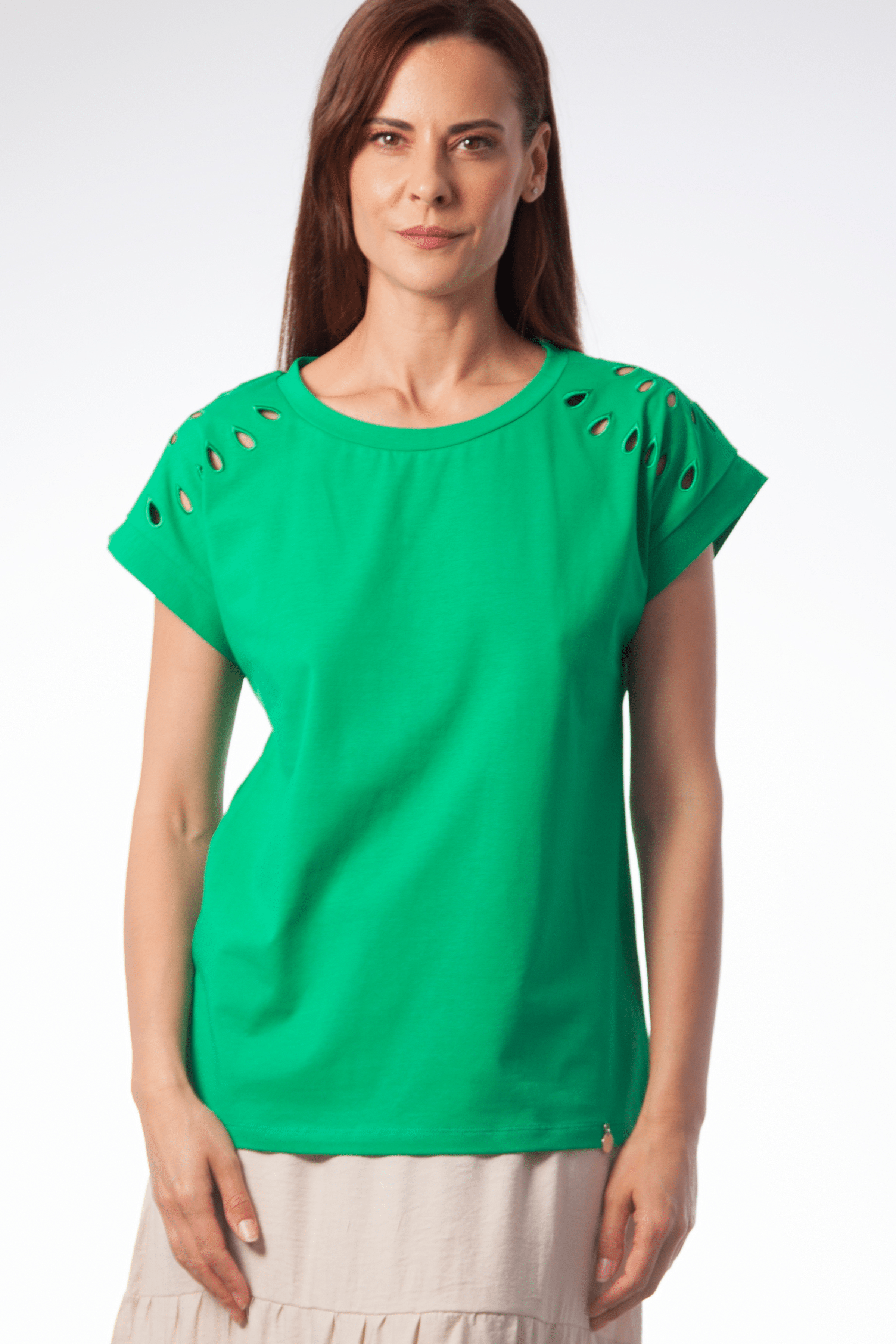 Camiseta verde hombro bordado calado en contraste Lolitas&L - lolitasyl.com