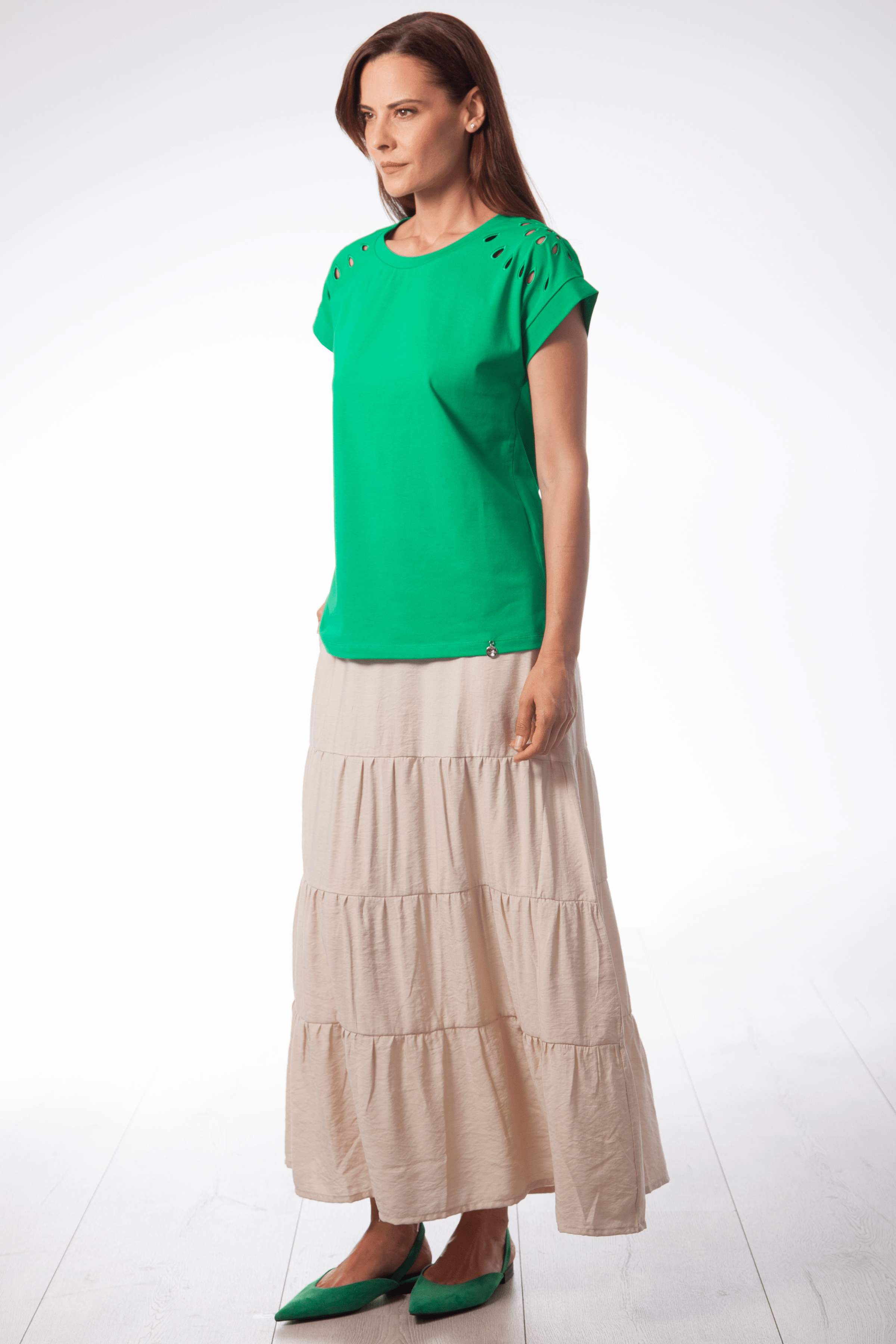 Camiseta verde hombro bordado calado en contraste Lolitas&L - lolitasyl.com