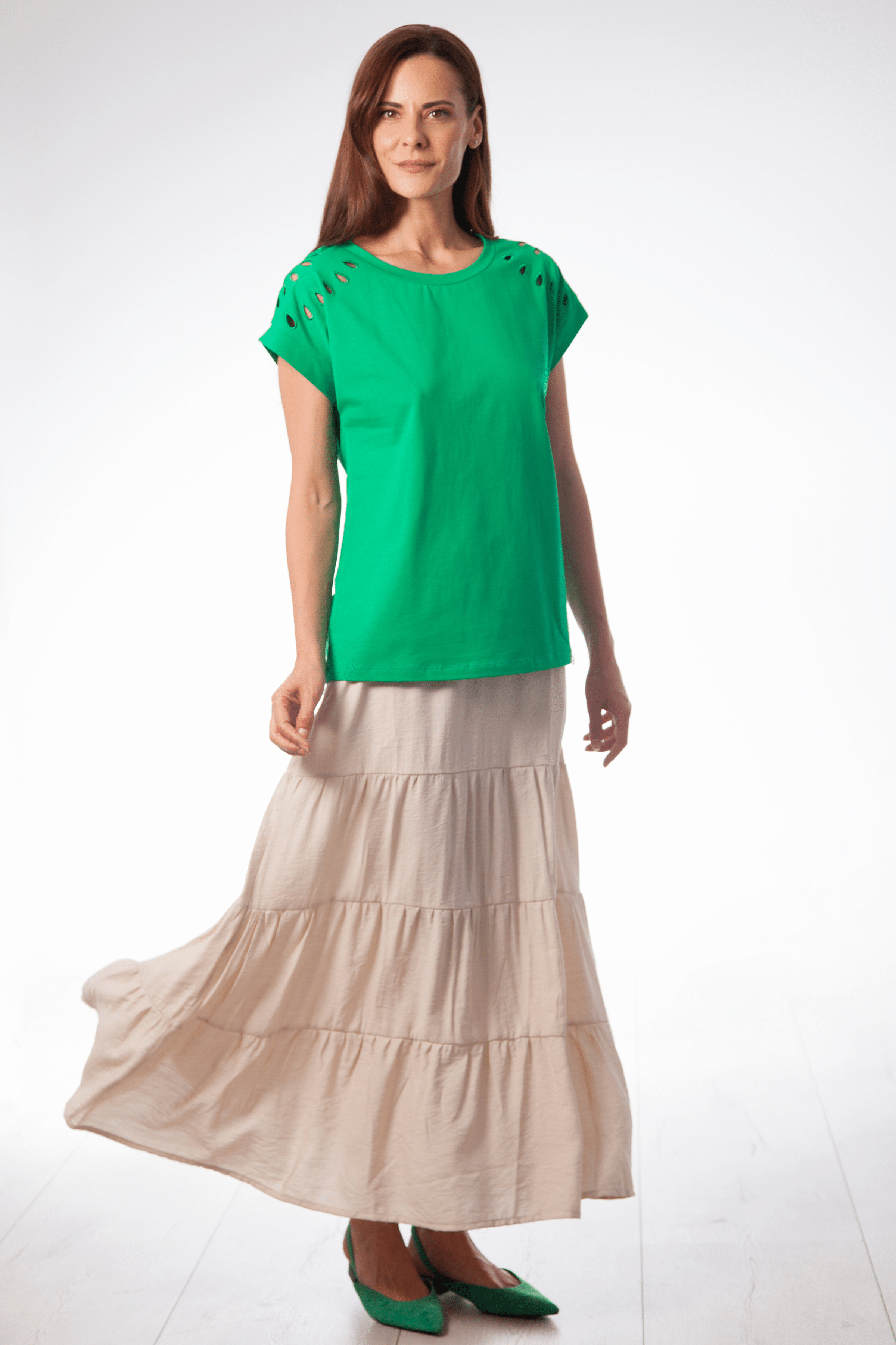 Camiseta verde hombro bordado calado en contraste Lolitas&L - lolitasyl.com