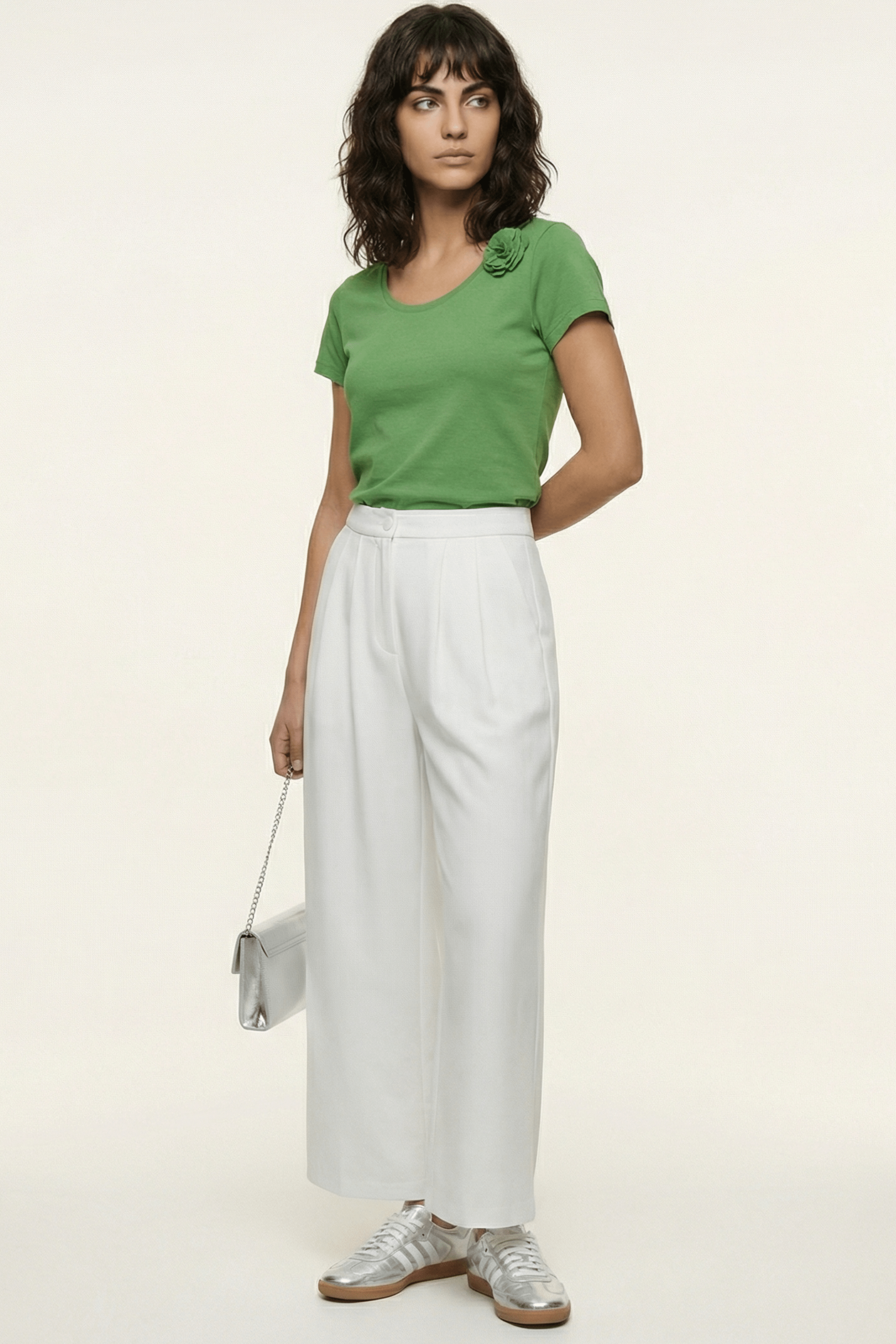 Camiseta verde manzana escote redondo con flor Lolitas&L - lolitasyl.com