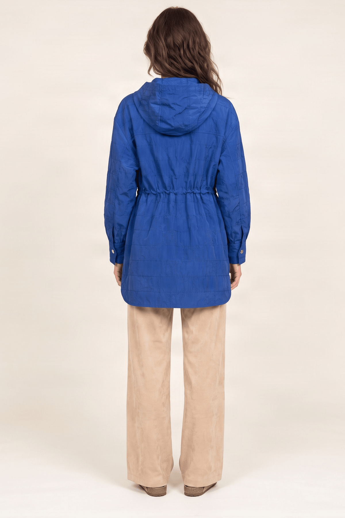 Cazadora azul bordada ajustada en la cintura y capucha Lolitas&L - lolitasyl.com