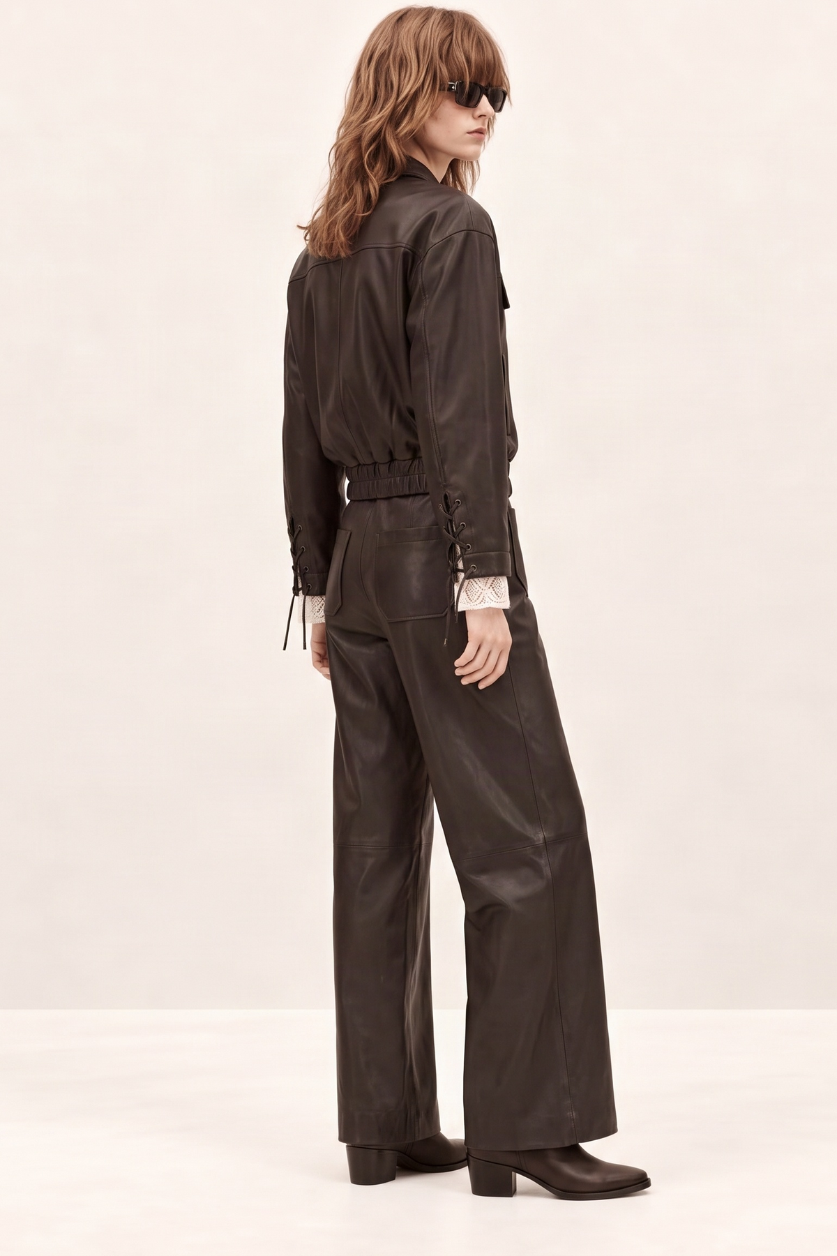 Chaqueta Bomber Cropped Negra en Ecopiel con Cremallera – Lolitas&L
