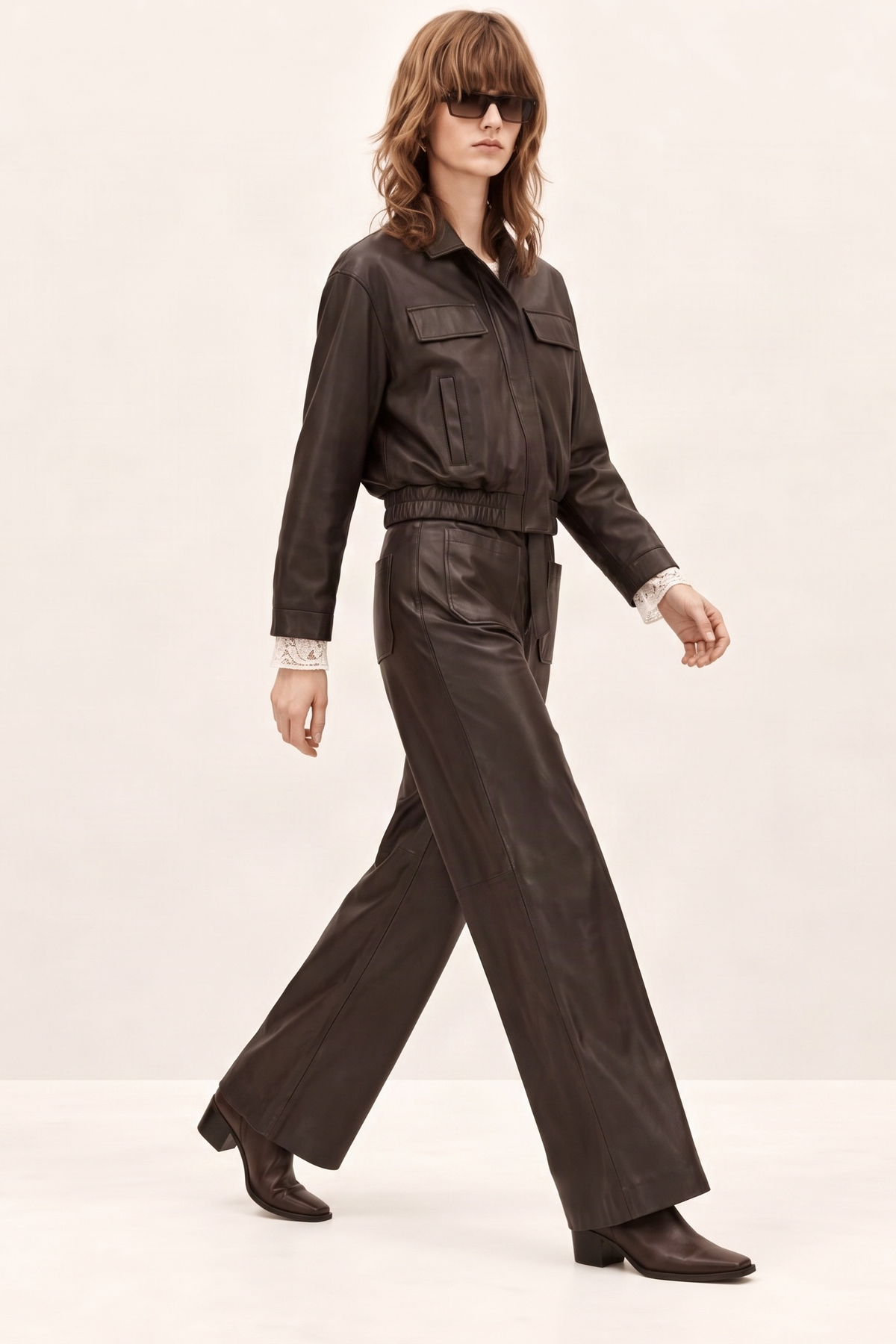 Chaqueta Bomber Cropped Negra en Ecopiel con Cremallera – Lolitas&L
