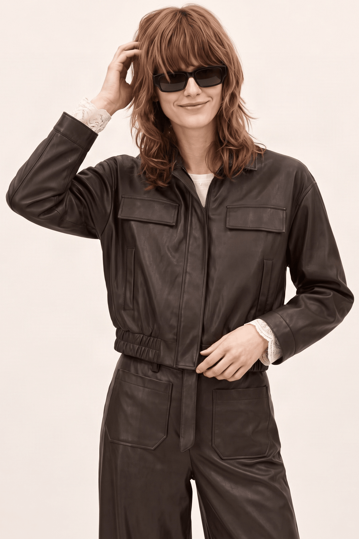 Chaqueta Bomber Cropped Negra en Ecopiel con Cremallera – Lolitas&L - lolitasyl.com