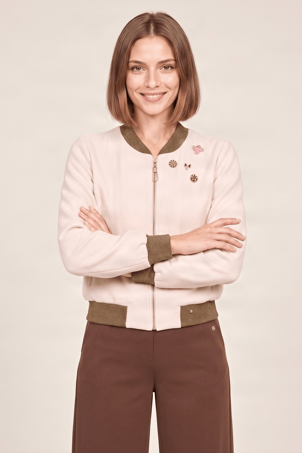 Chaqueta crema cremallera con detalles de broche mosca Lolitas&L - lolitasyl.com