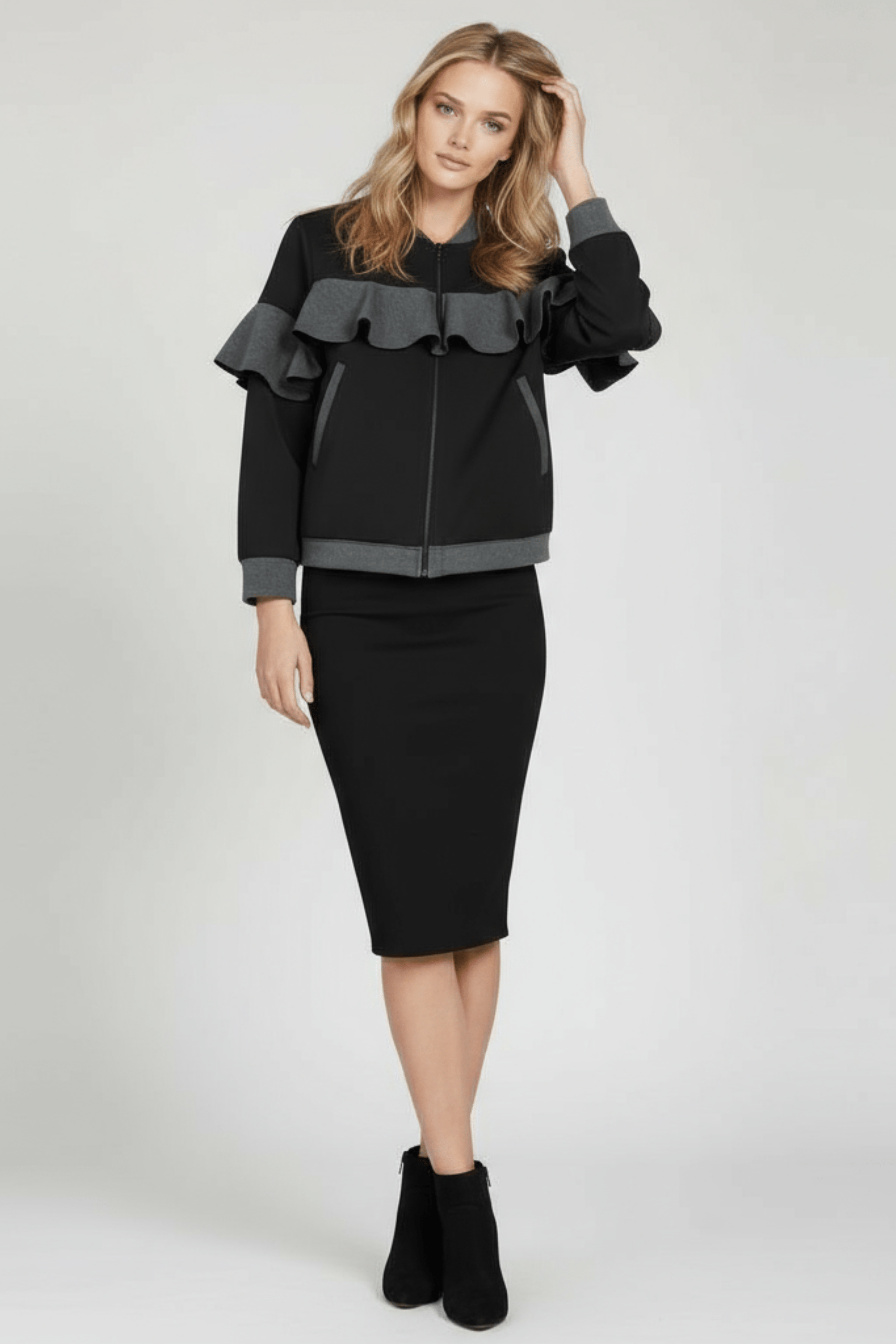 Chaqueta negra con cremallera y volantes Lolitas&L - lolitasyl.com