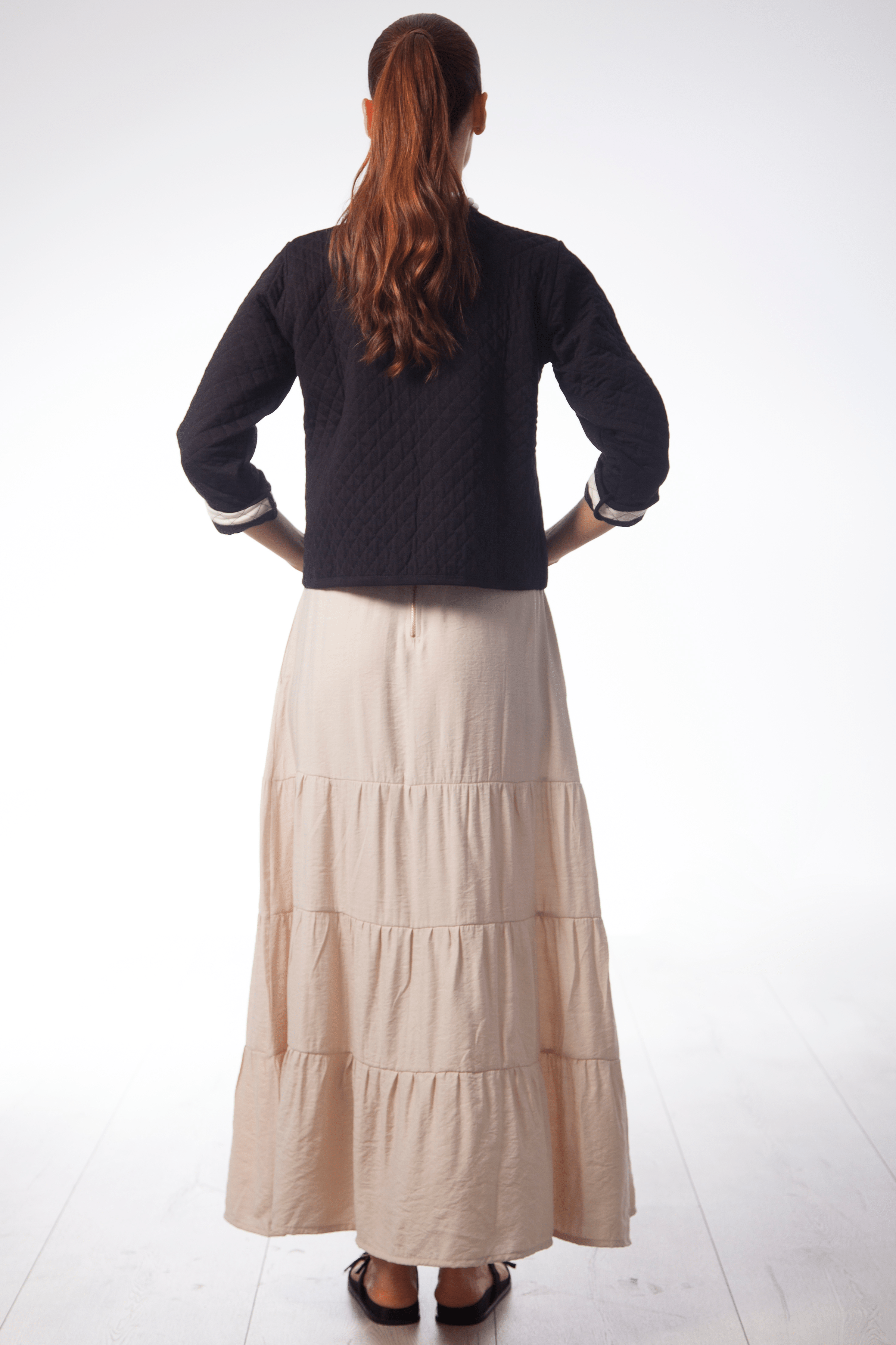 Chaqueta negra corta guateada aplicacion flor Lolitas&L - lolitasyl.com