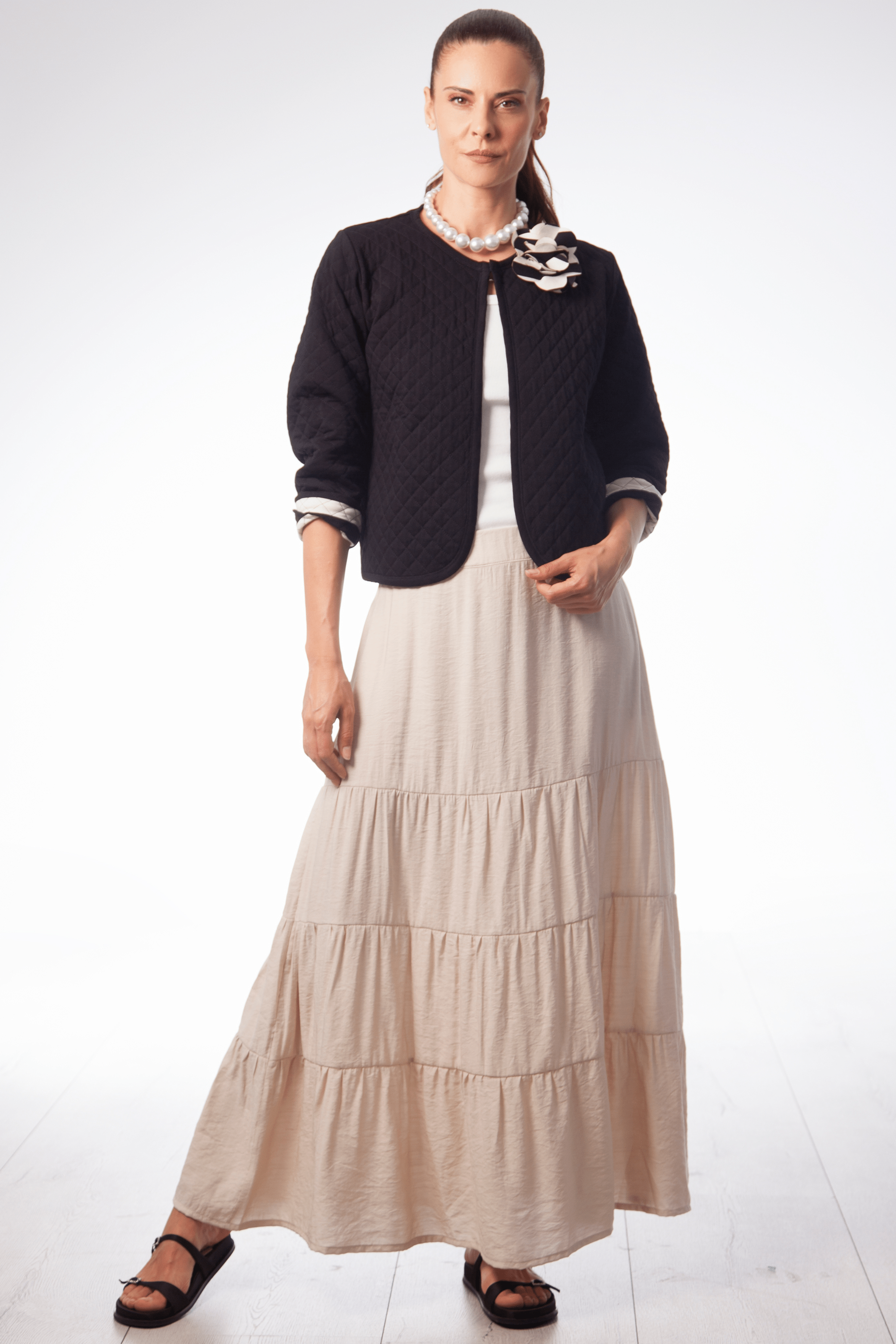 Chaqueta negra corta guateada aplicacion flor Lolitas&L - lolitasyl.com