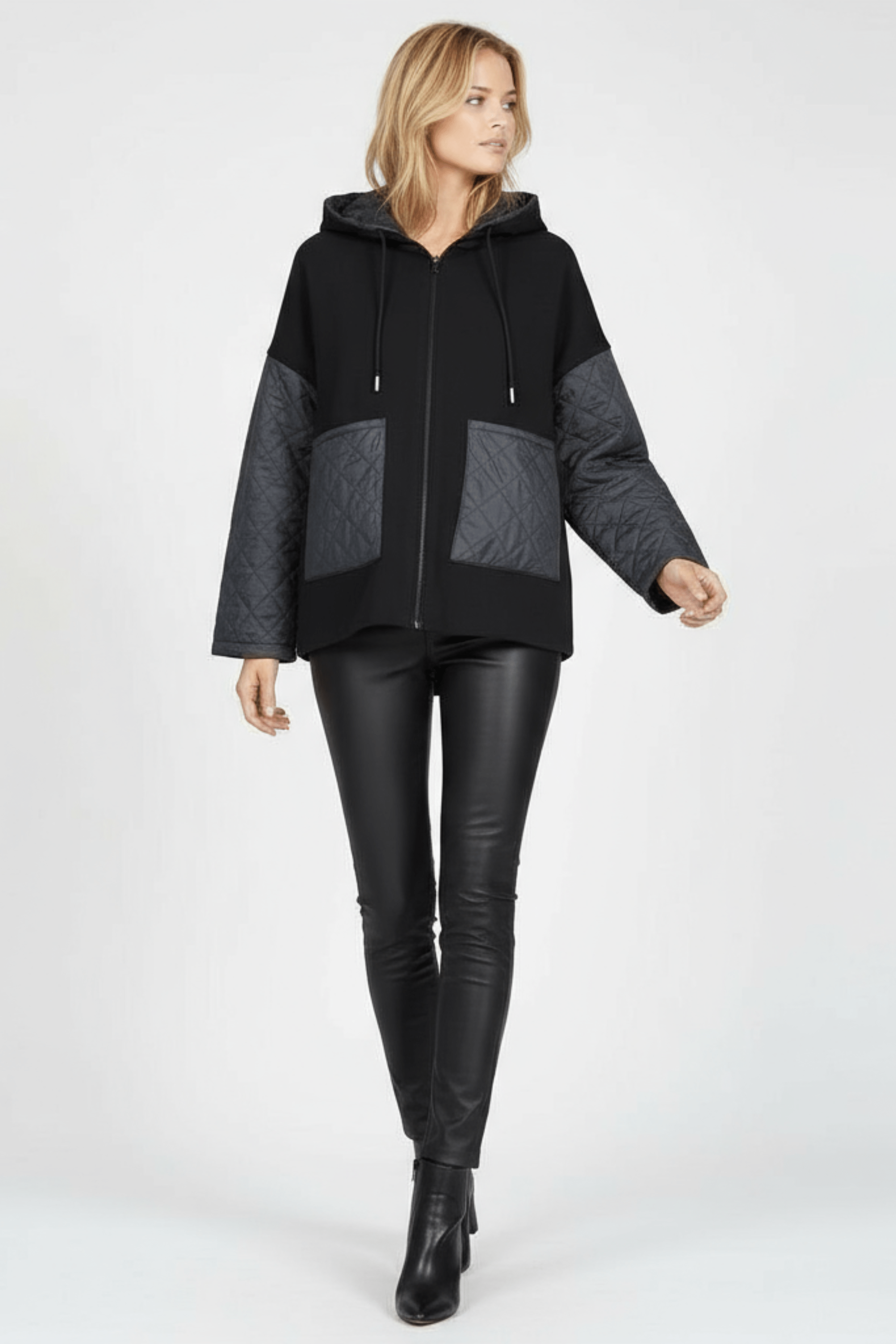 Chaqueta negra cremallera con capucha y mangas guateadas Lolitas&L - lolitasyl.com