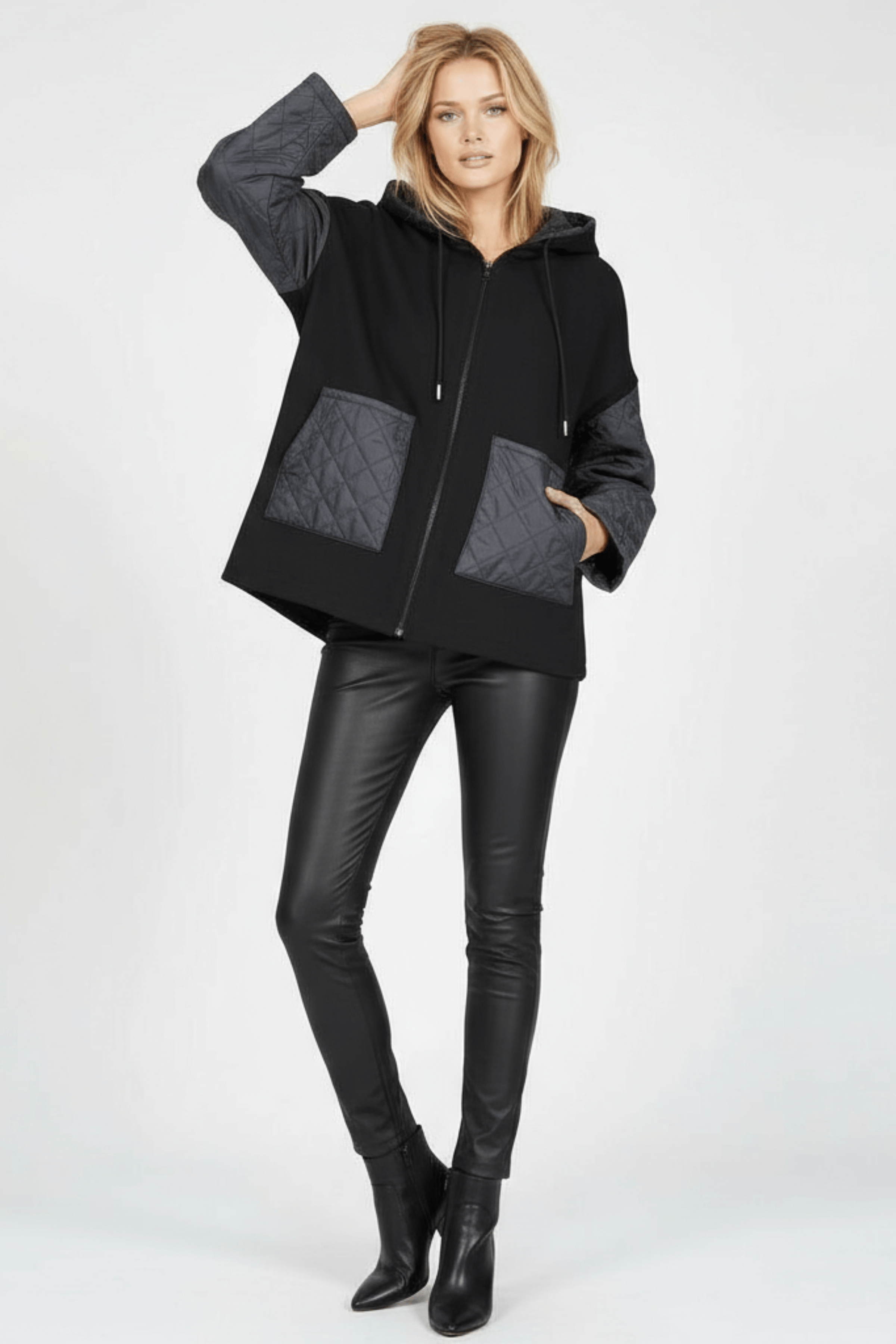 Chaqueta negra cremallera con capucha y mangas guateadas Lolitas&L - lolitasyl.com