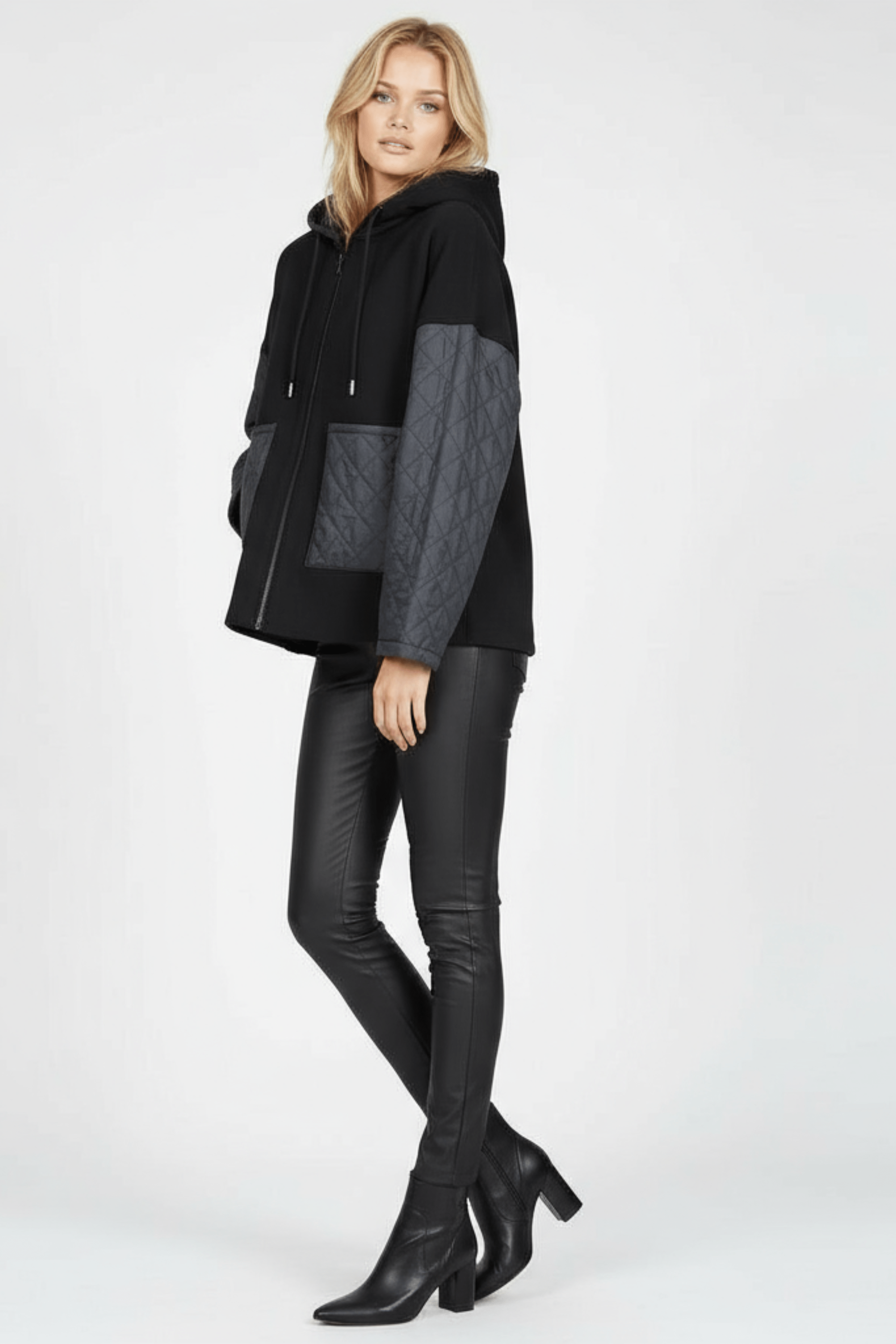 Chaqueta negra cremallera con capucha y mangas guateadas Lolitas&L - lolitasyl.com