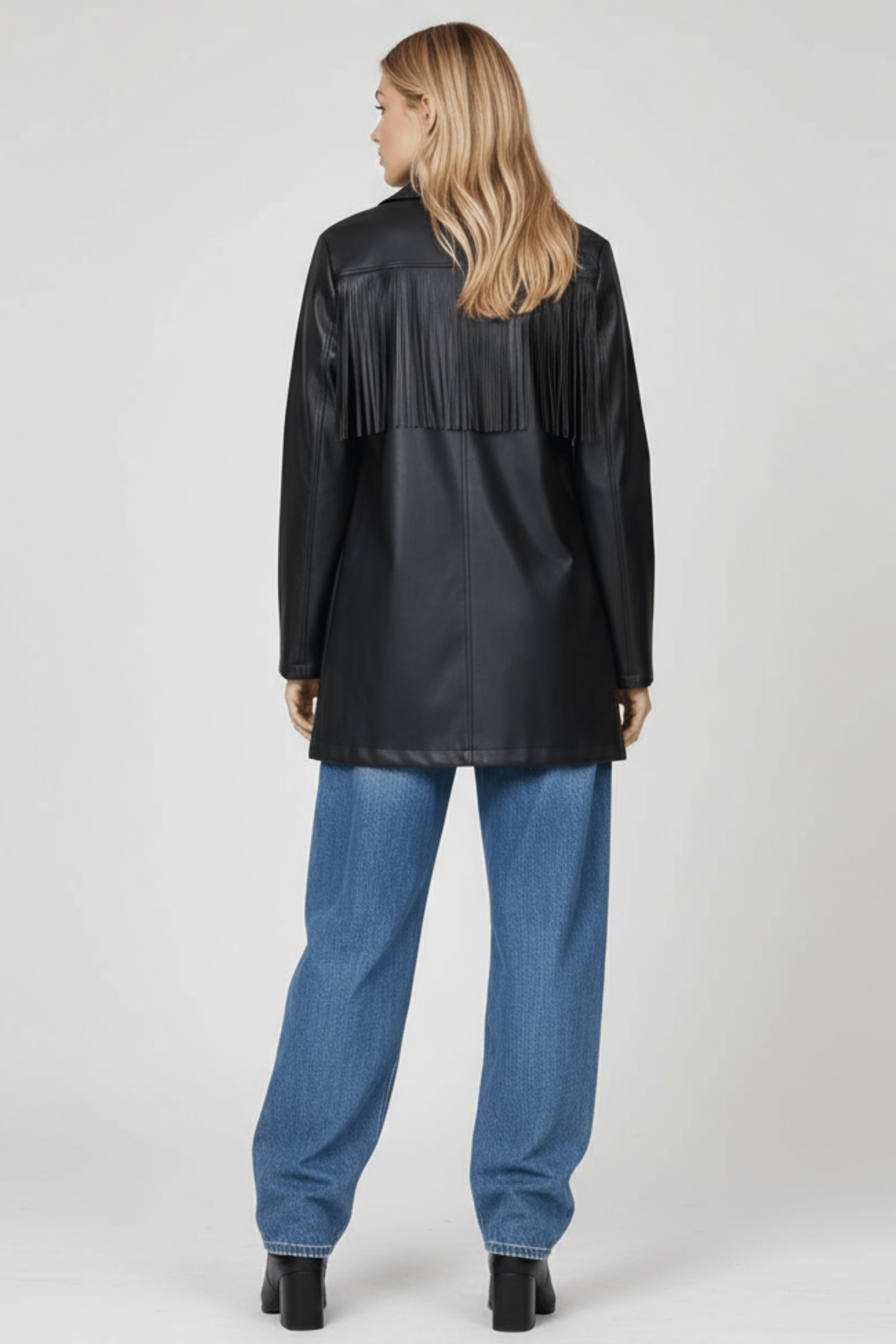 Chaqueta negra larga polipiel con flecos y bolsillos Lolitas&L - lolitasyl.com