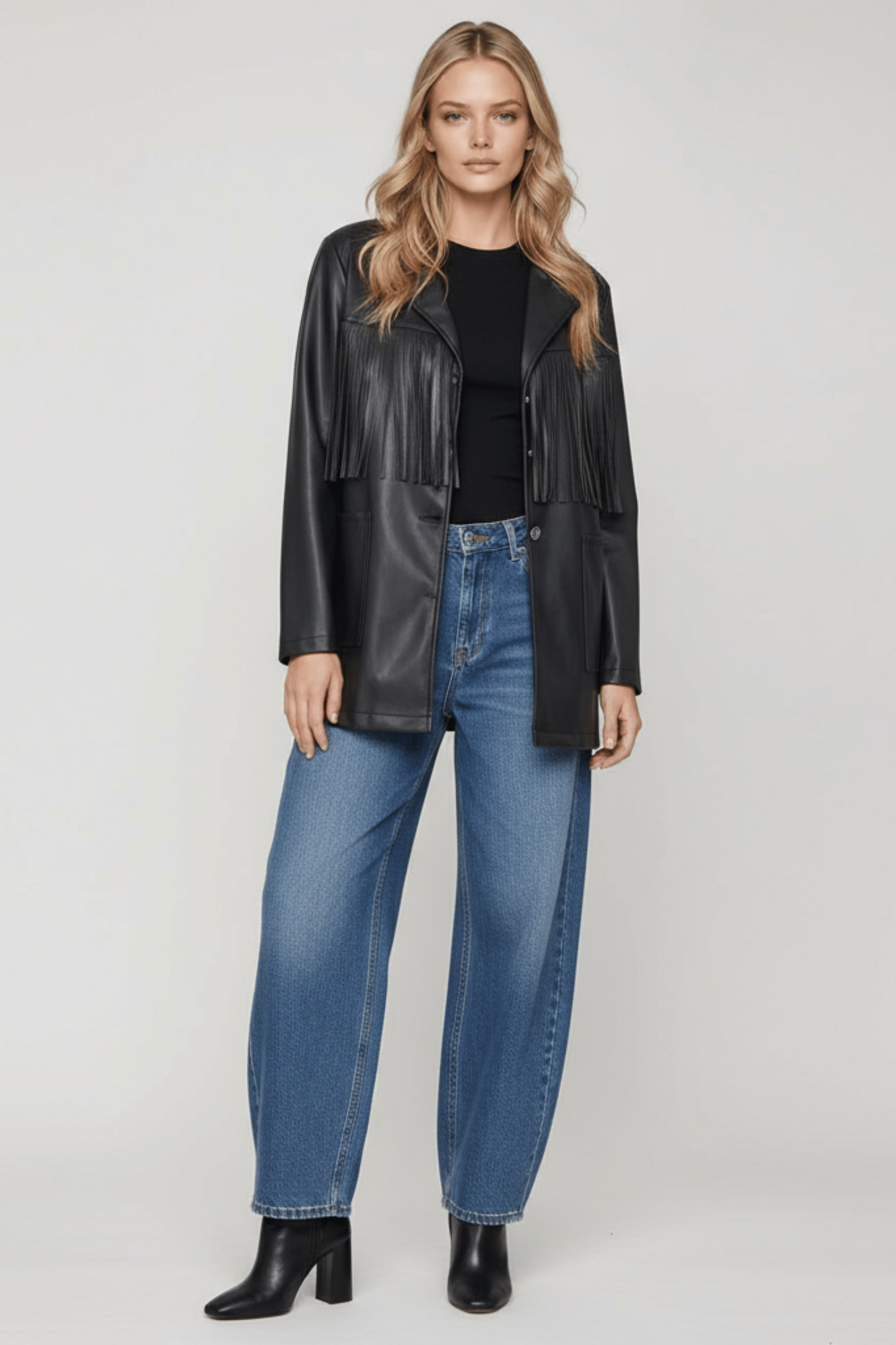 Chaqueta negra larga polipiel con flecos y bolsillos Lolitas&L - lolitasyl.com