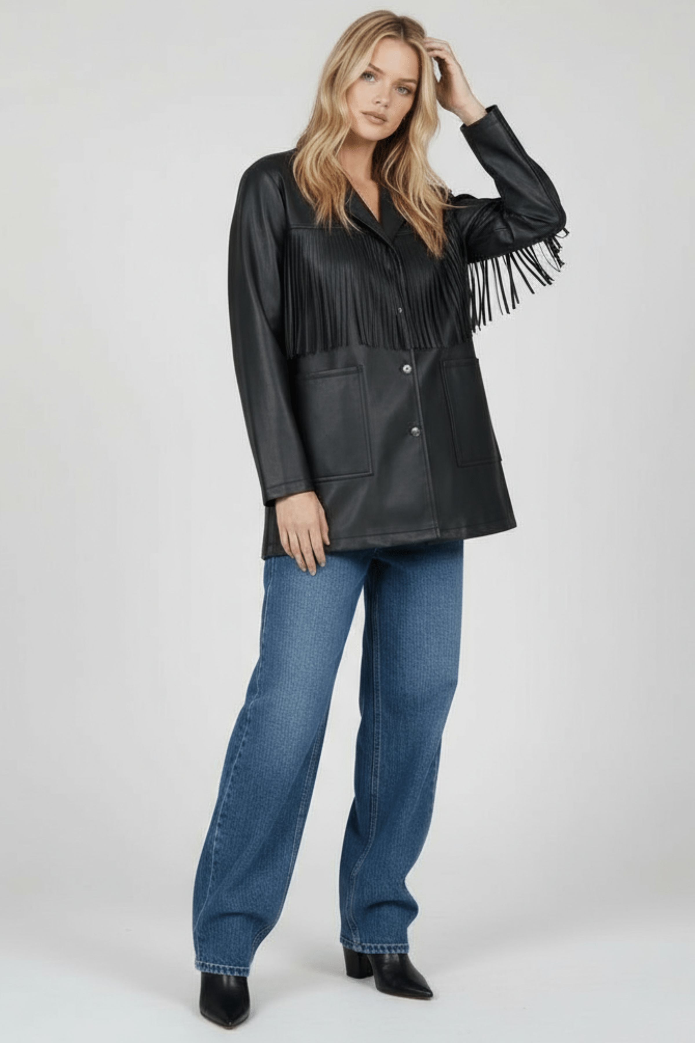 Chaqueta negra larga polipiel con flecos y bolsillos Lolitas&L - lolitasyl.com