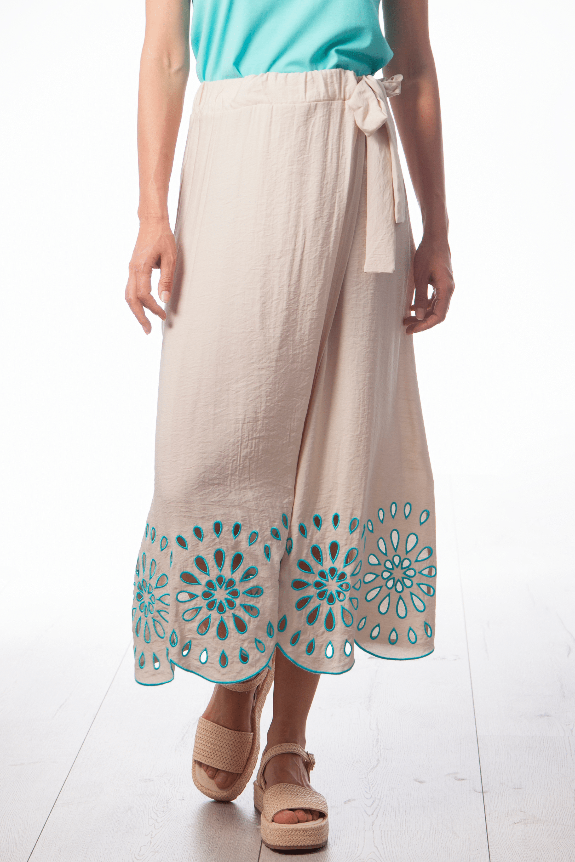 Falda beige larga con bordado en contraste Lolitas&L - lolitasyl.com