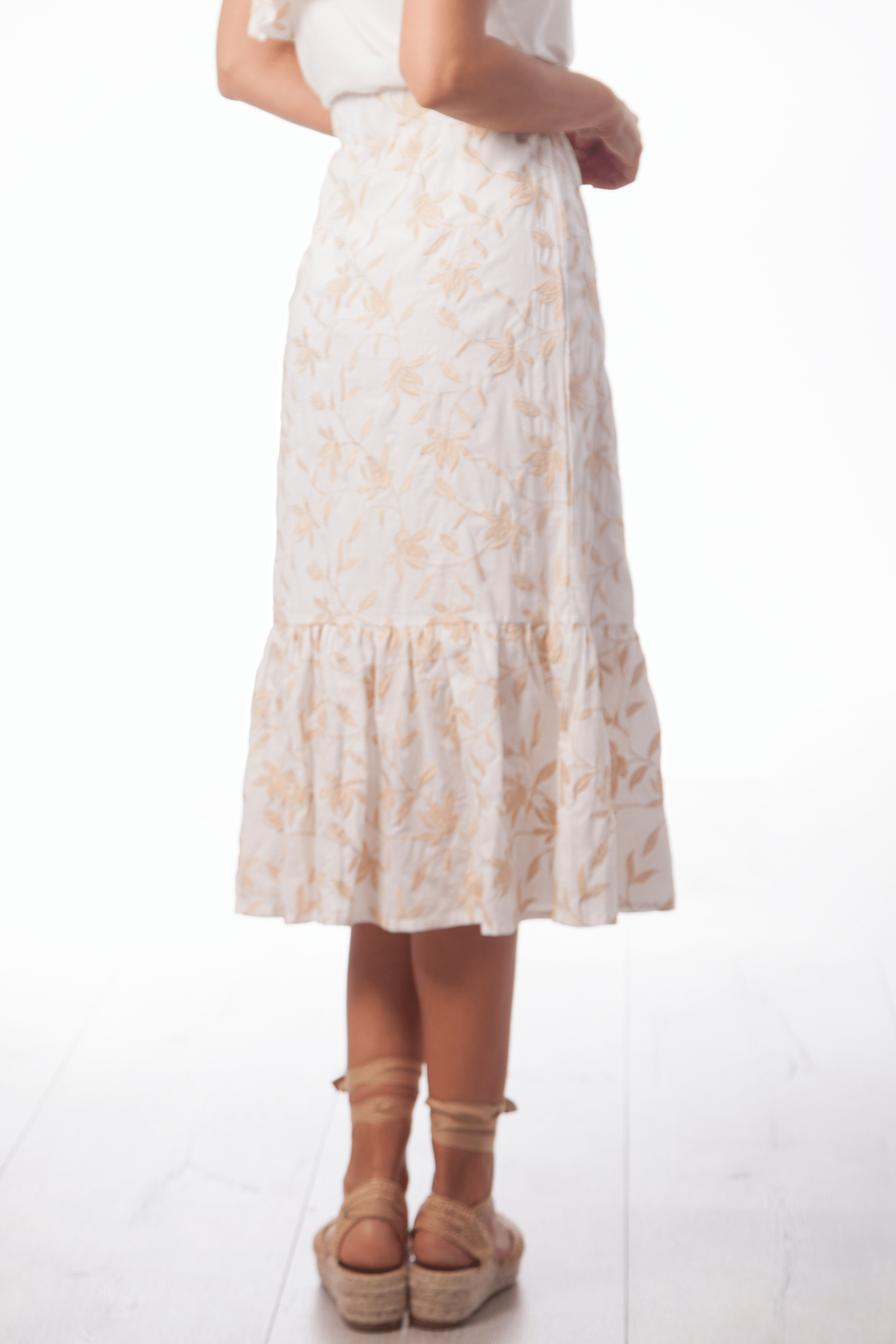 Falda blanca anudada con bordado en contraste Lolitas&L - lolitasyl.com