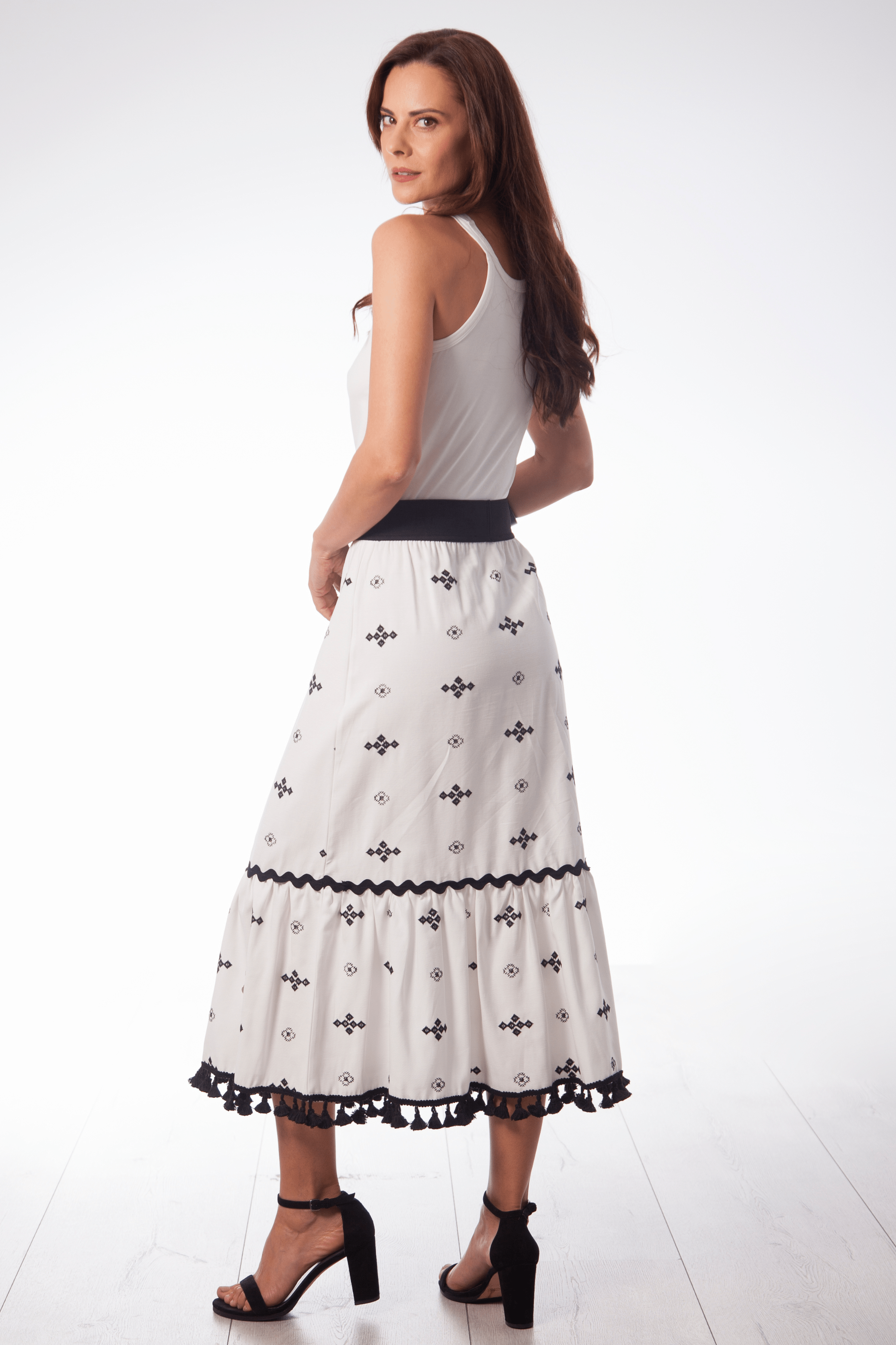 Falda blanca larga bordada y pasamaneria Lolitas&L - lolitasyl.com