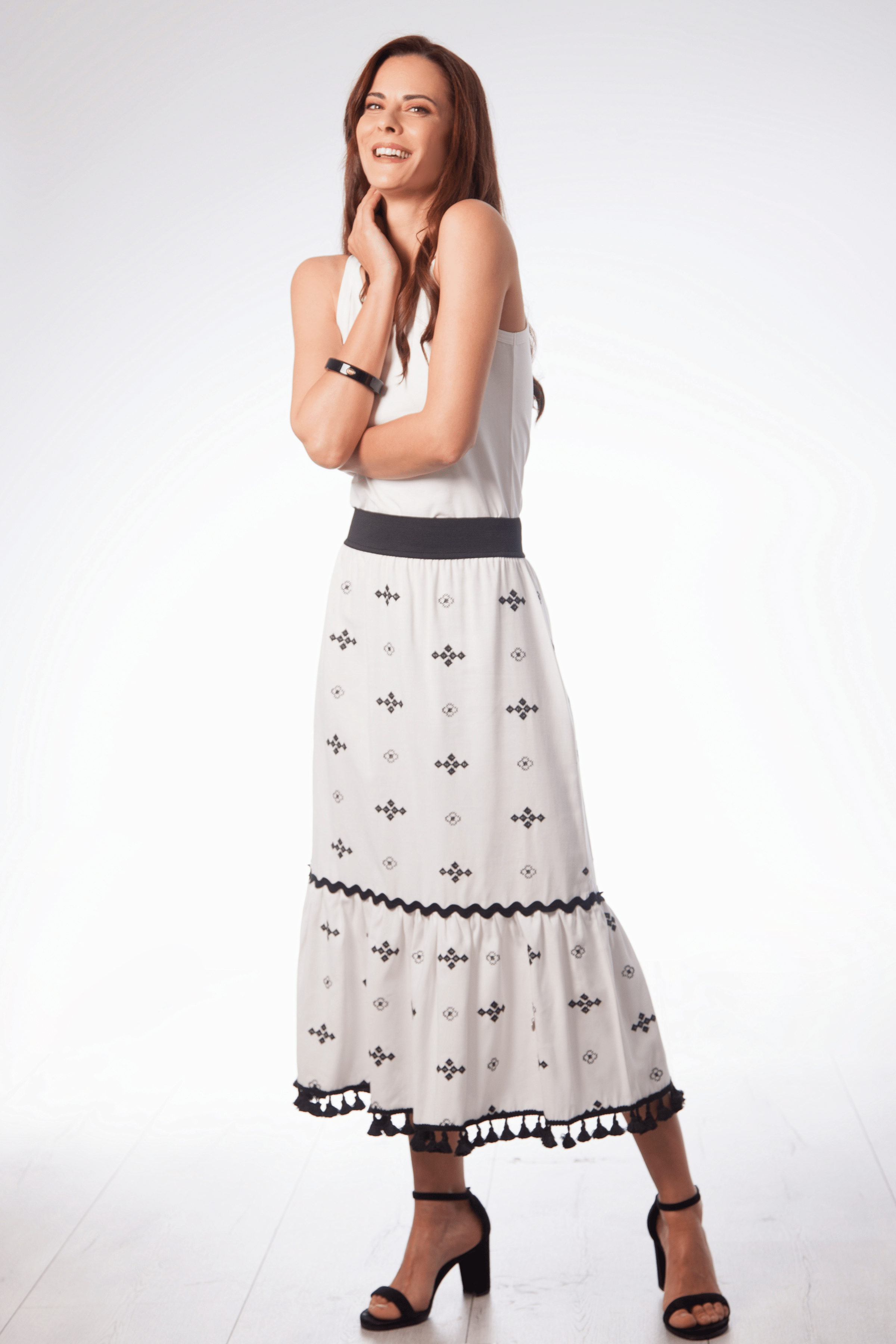 Falda blanca larga bordada y pasamaneria Lolitas&L - lolitasyl.com