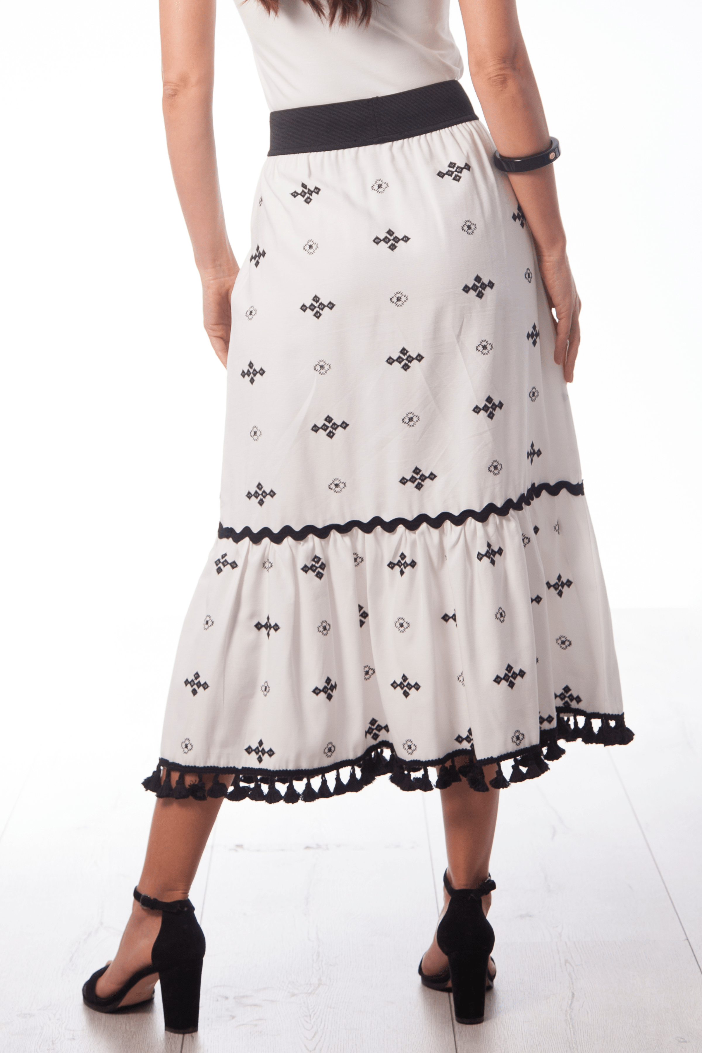 Falda blanca larga bordada y pasamaneria Lolitas&L - lolitasyl.com