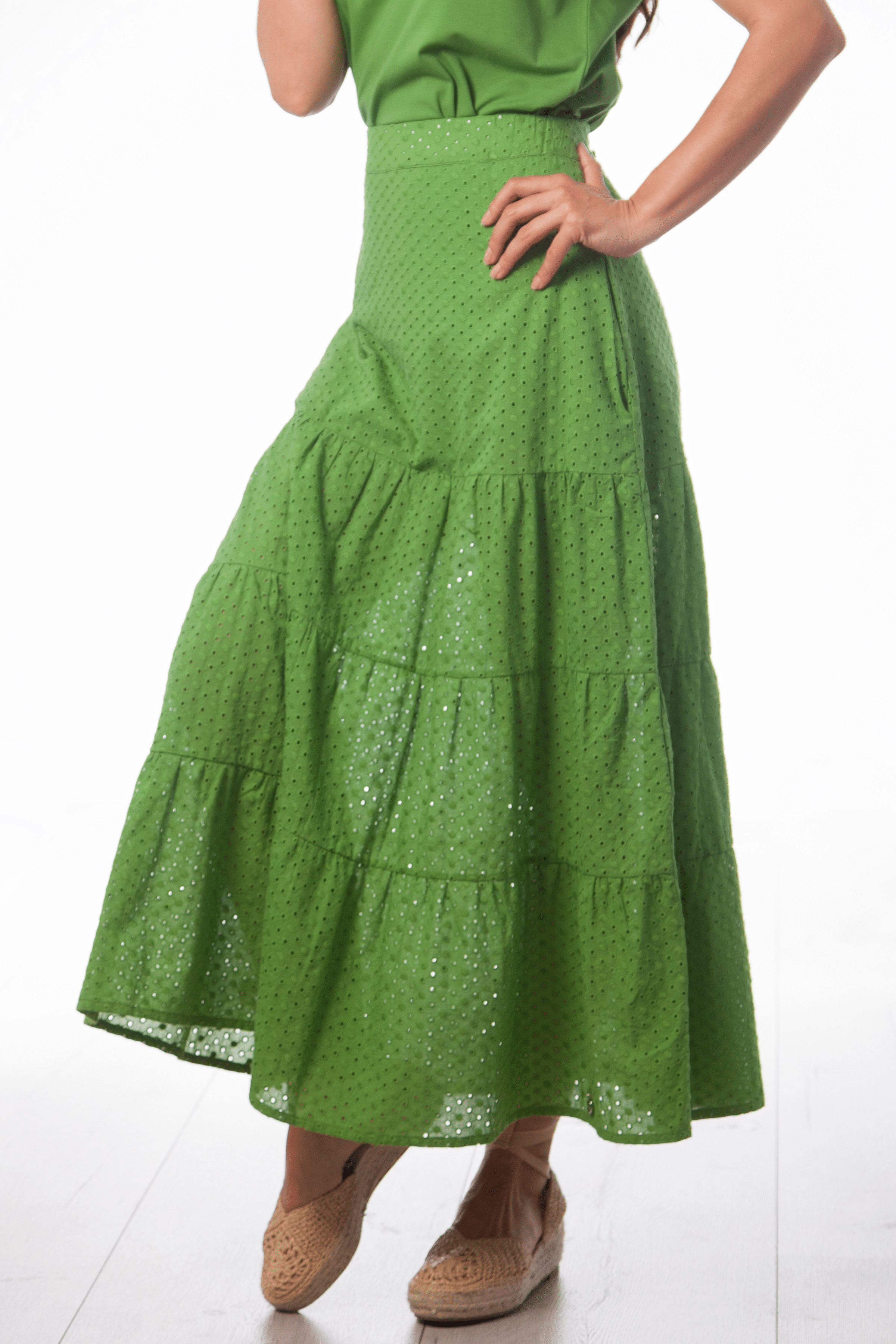 Falda larga verde en bordado ingles con cortes Lolitas&L - lolitasyl.com