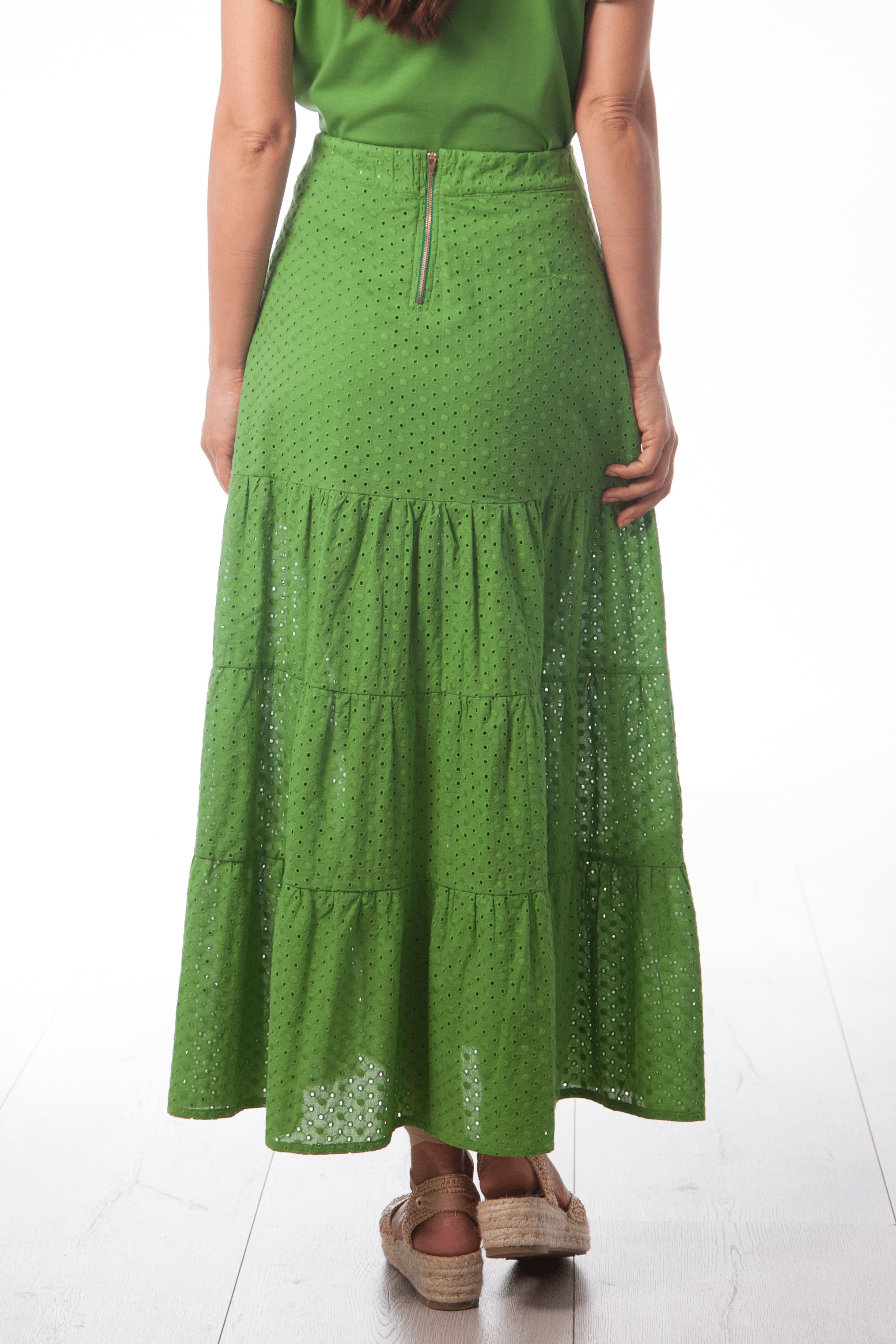 Falda larga verde en bordado ingles con cortes Lolitas&L - lolitasyl.com