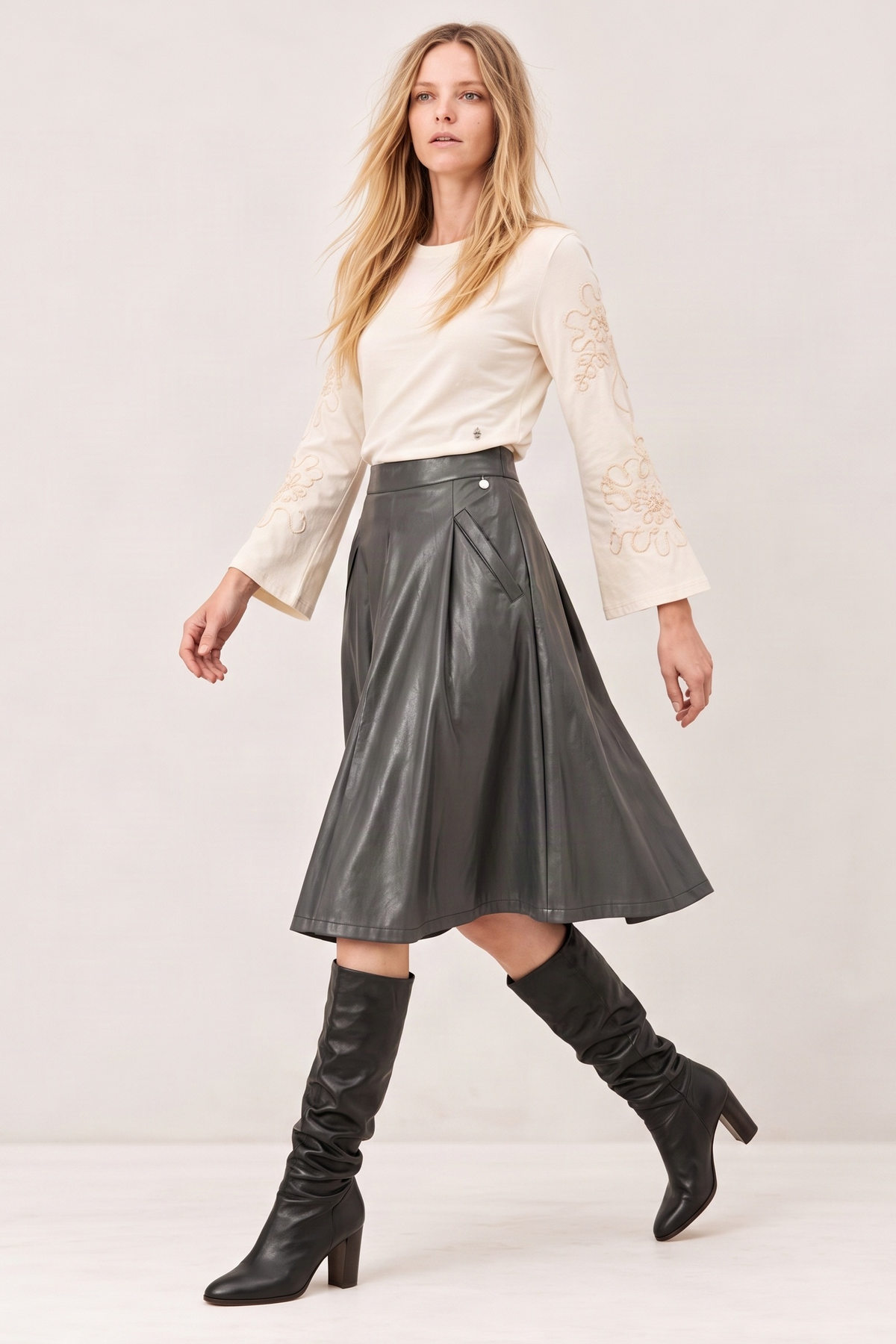 Falda Midi Evasé Verde Militar en Efecto Piel con Cintura Limpia y Vuelo Amplio – Lolitas&L