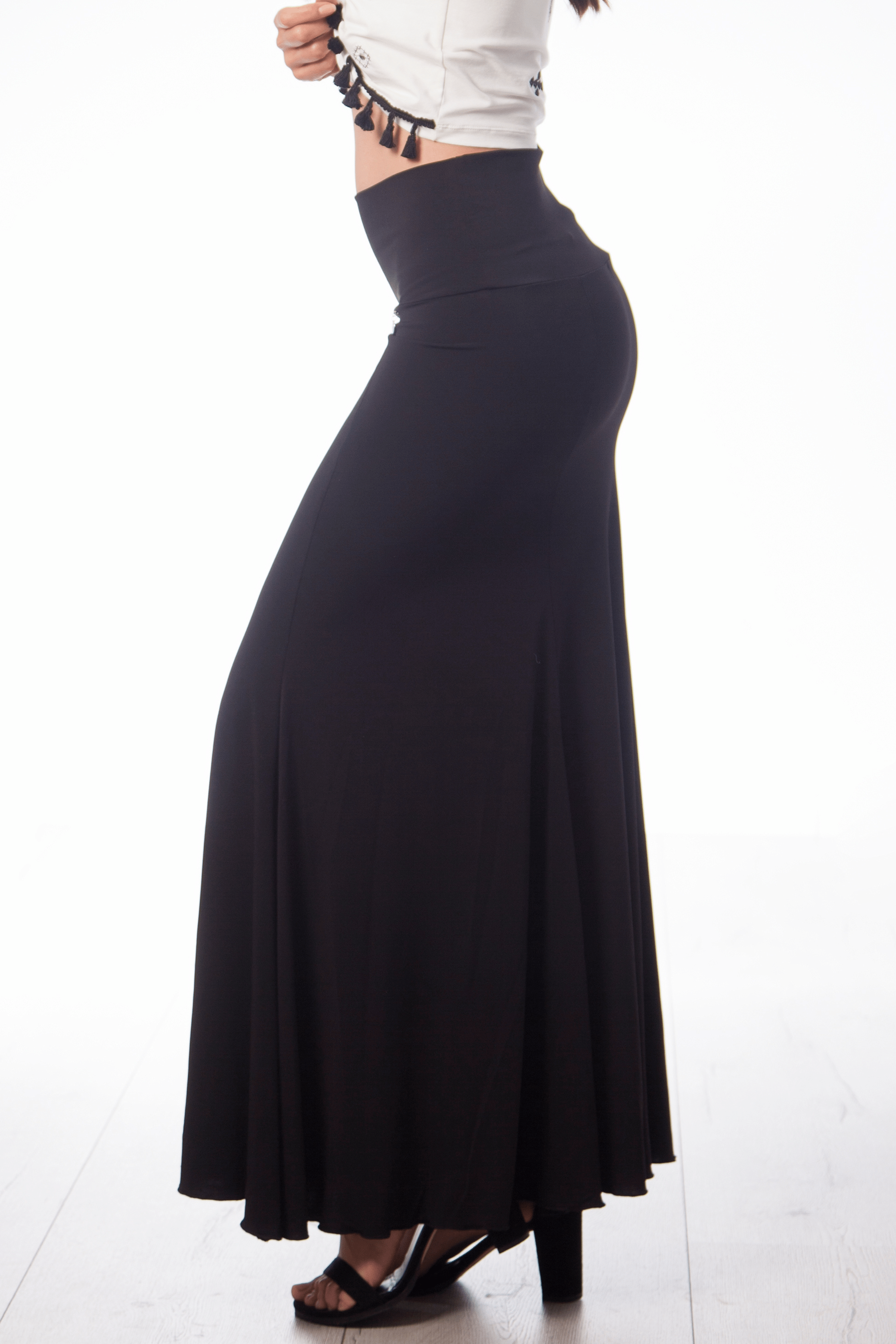 Falda negra larga con vuelo Lolitas&L - lolitasyl.com
