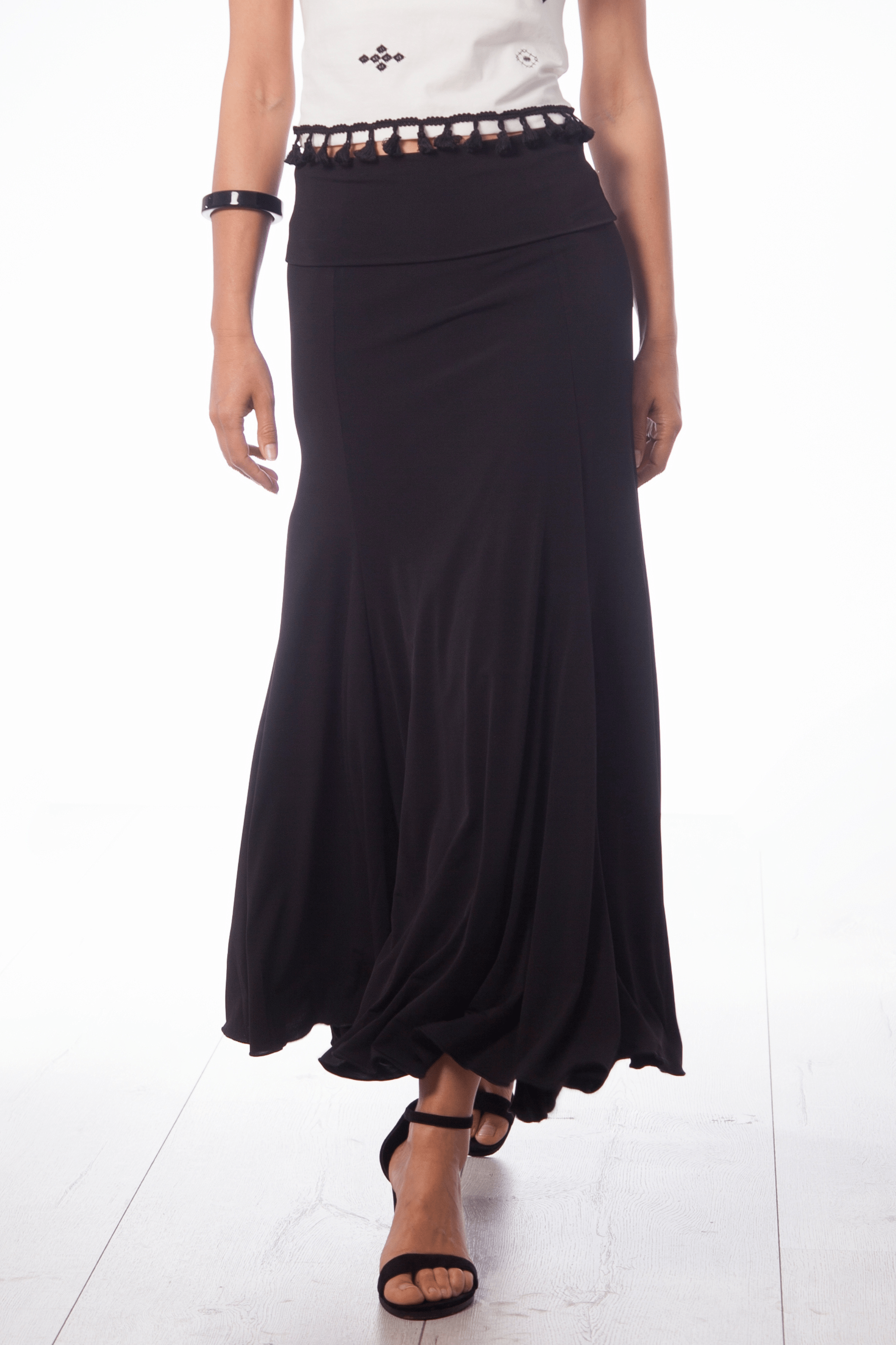 Falda negra larga con vuelo Lolitas&L - lolitasyl.com