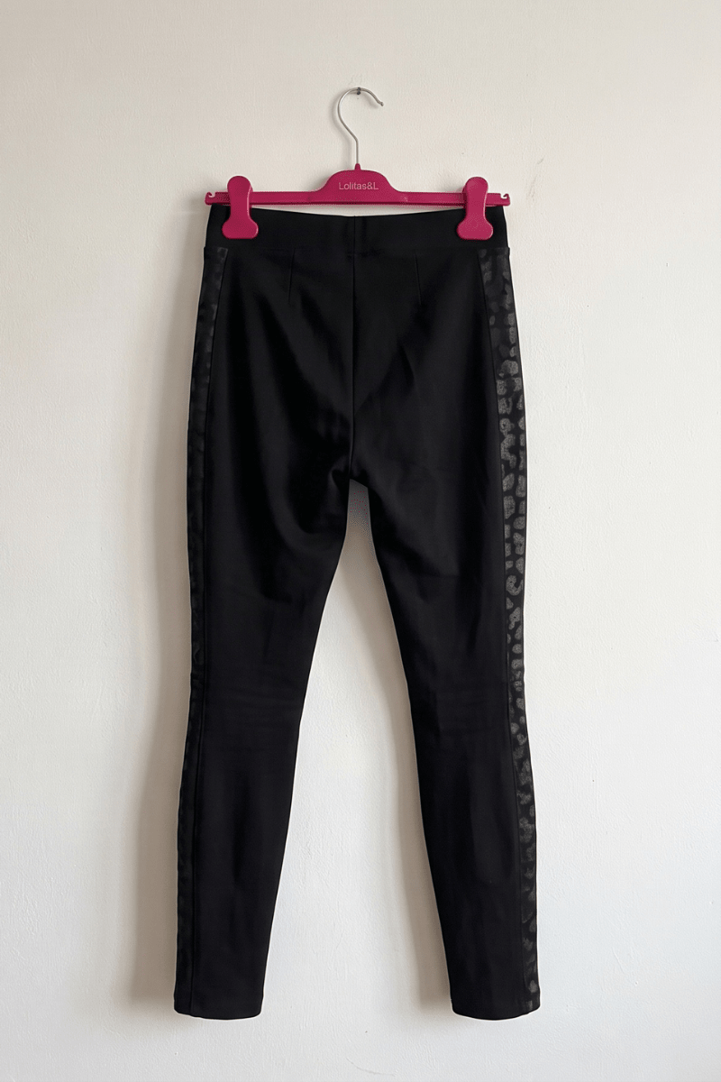 Pantalón Ajustado Negro Efecto Piel con Estampado Felino Preloved - lolitasyl.com
