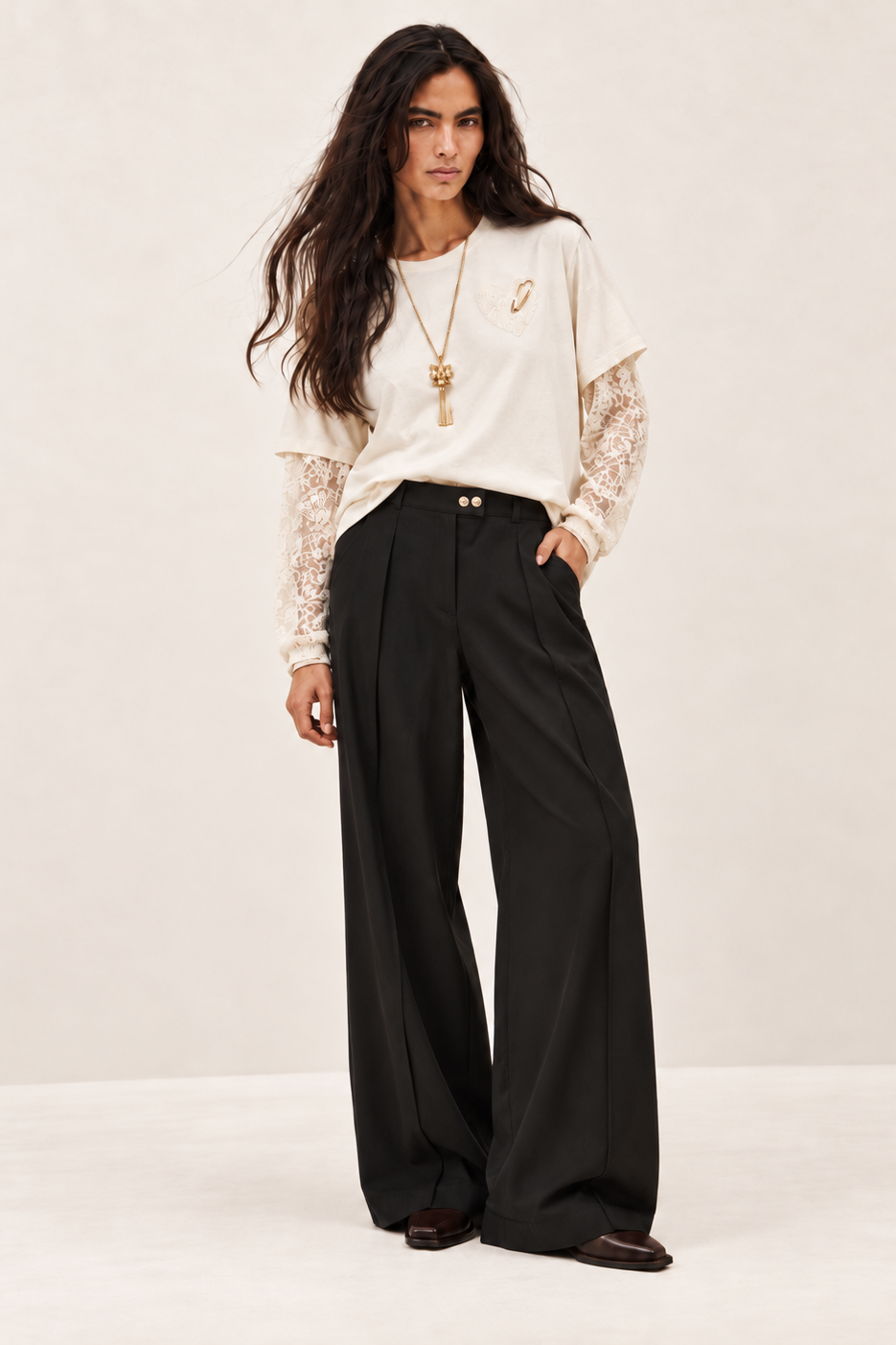 Pantalón Ancho Negro en Crepé Fluido con Pinzas y Bolsillos – Lolitas&L