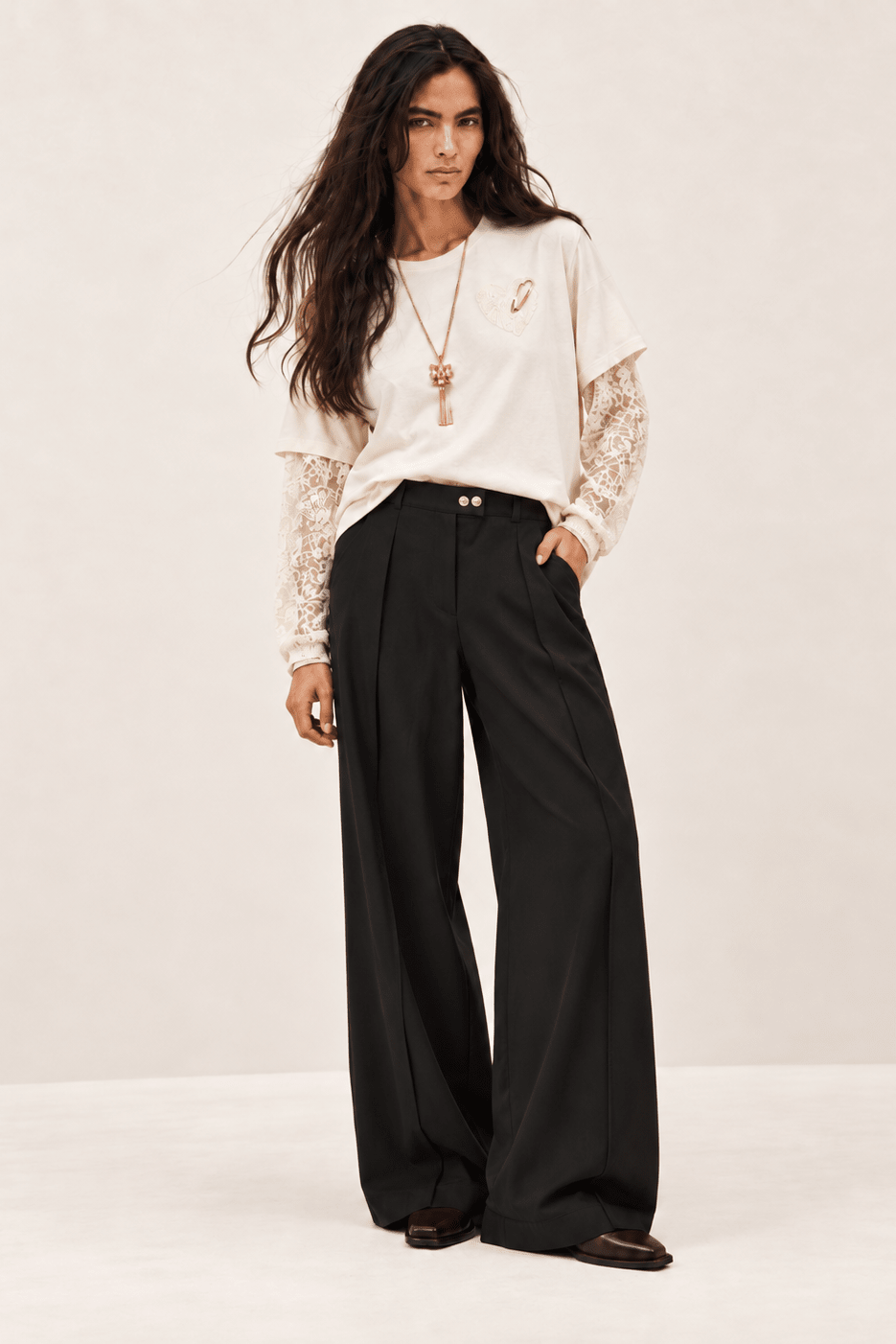 Pantalón Ancho Negro en Crepé Fluido con Pinzas y Bolsillos – Lolitas&L - lolitasyl.com