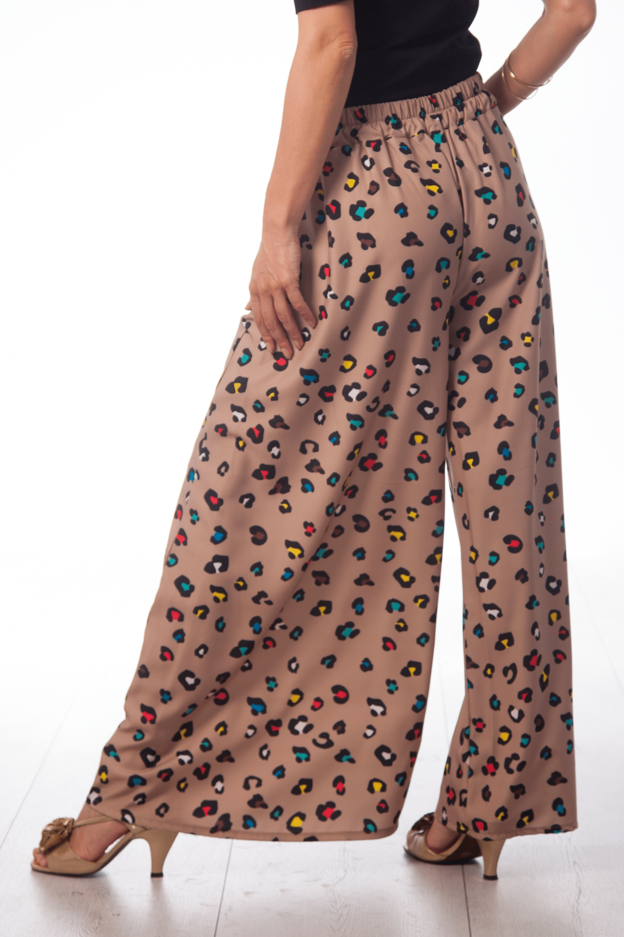 Pantalon estampado animal print beige de pierna ancha Lolitas&L - lolitasyl.com