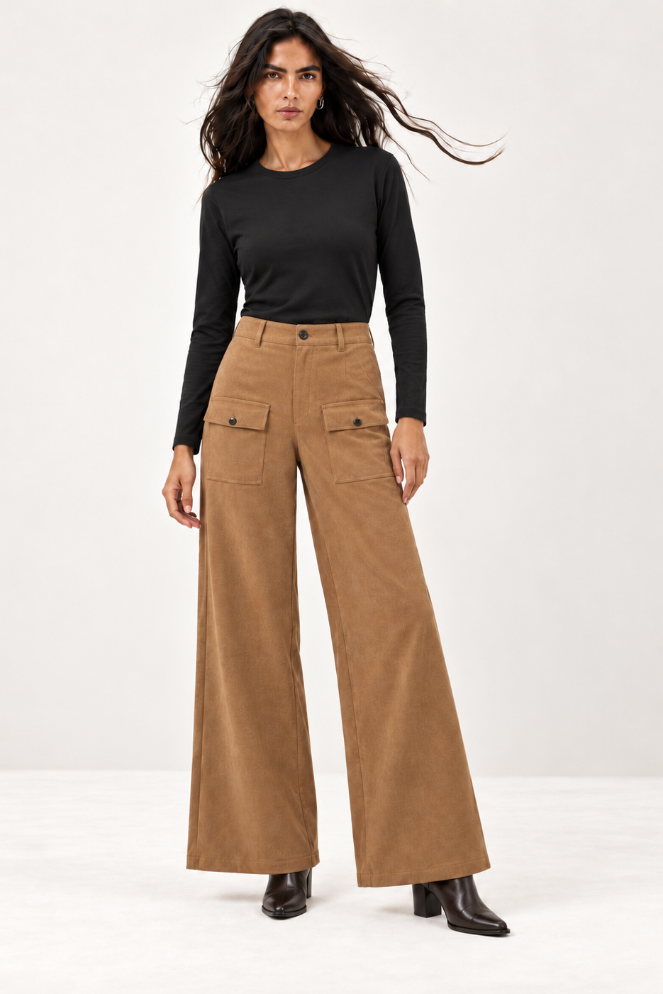 Pantalón Fluido Caramelo en Símil Suede con Bolsillos Cosidos – Lolitas&L