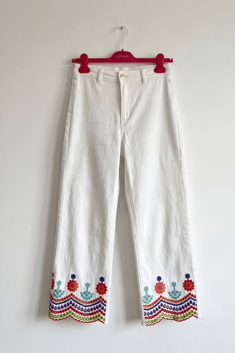 Pantalón Vaquero Blanco con Bordado Multicolor Preloved - lolitasyl.com