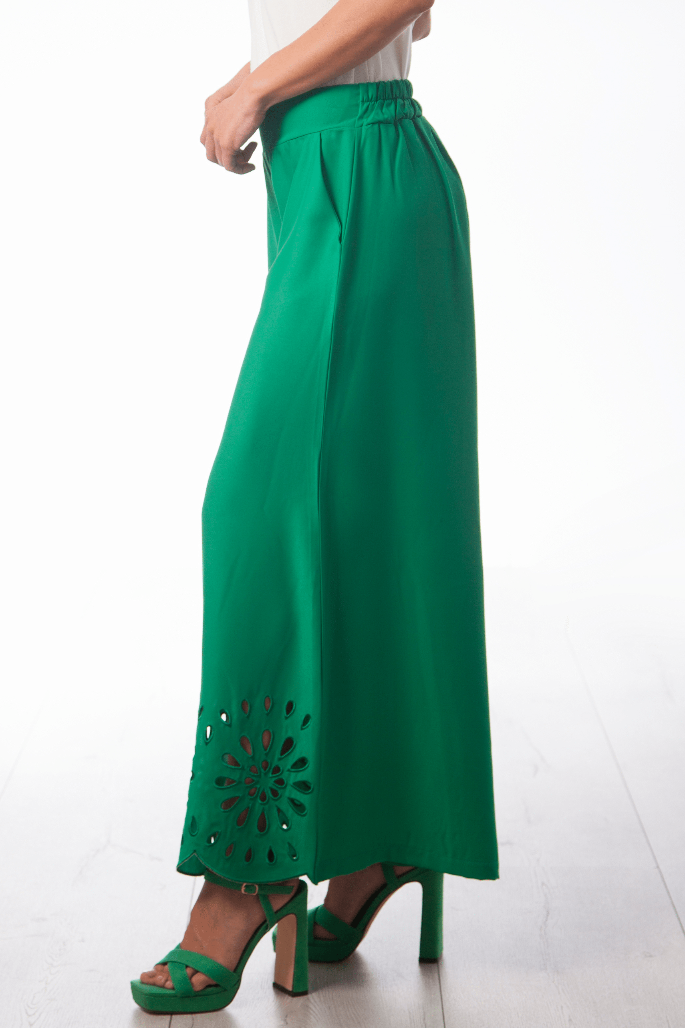 Pantalon verde campana con bordado calado Lolitas&L - lolitasyl.com