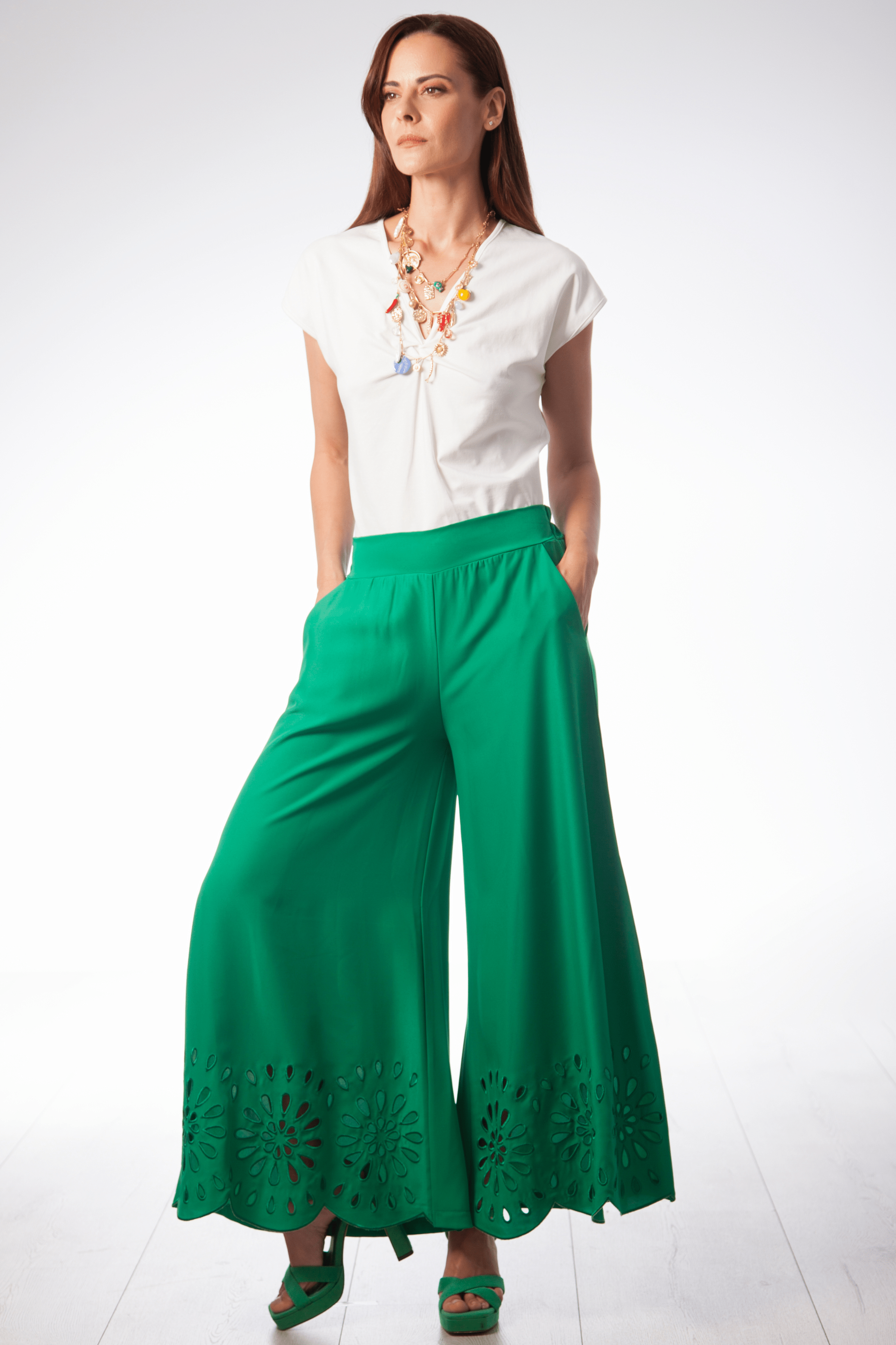 Pantalon verde campana con bordado calado Lolitas&L - lolitasyl.com