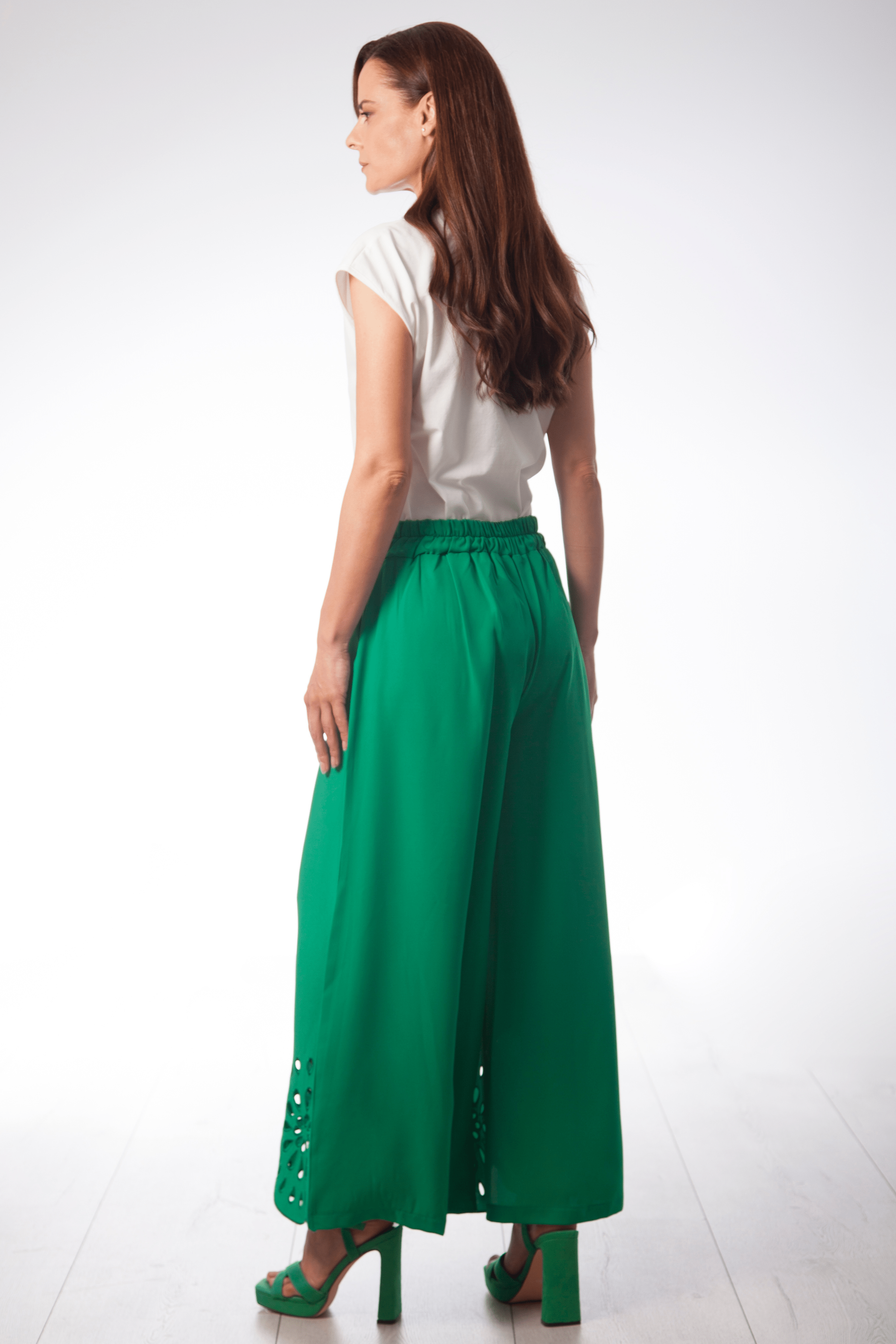 Pantalon verde campana con bordado calado Lolitas&L - lolitasyl.com