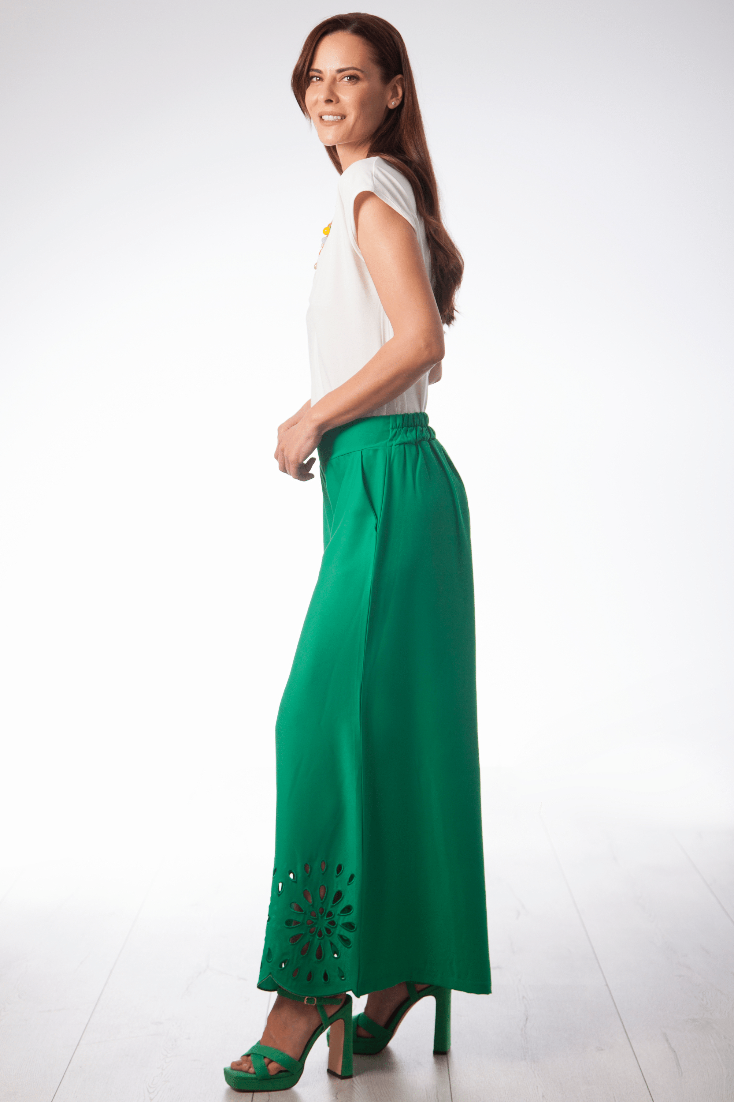 Pantalon verde campana con bordado calado Lolitas&L - lolitasyl.com