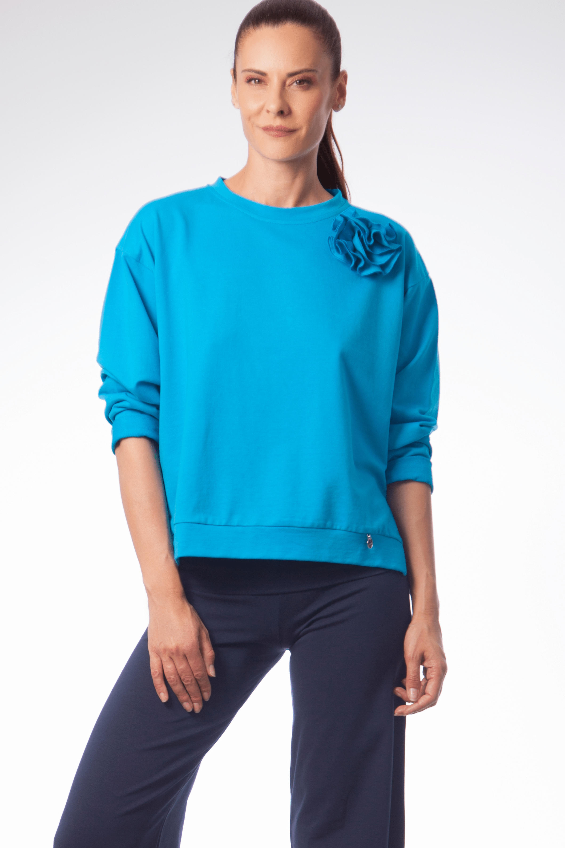 Sudadera azul turquesa con flor en el hombro Lolitas&L - lolitasyl.com
