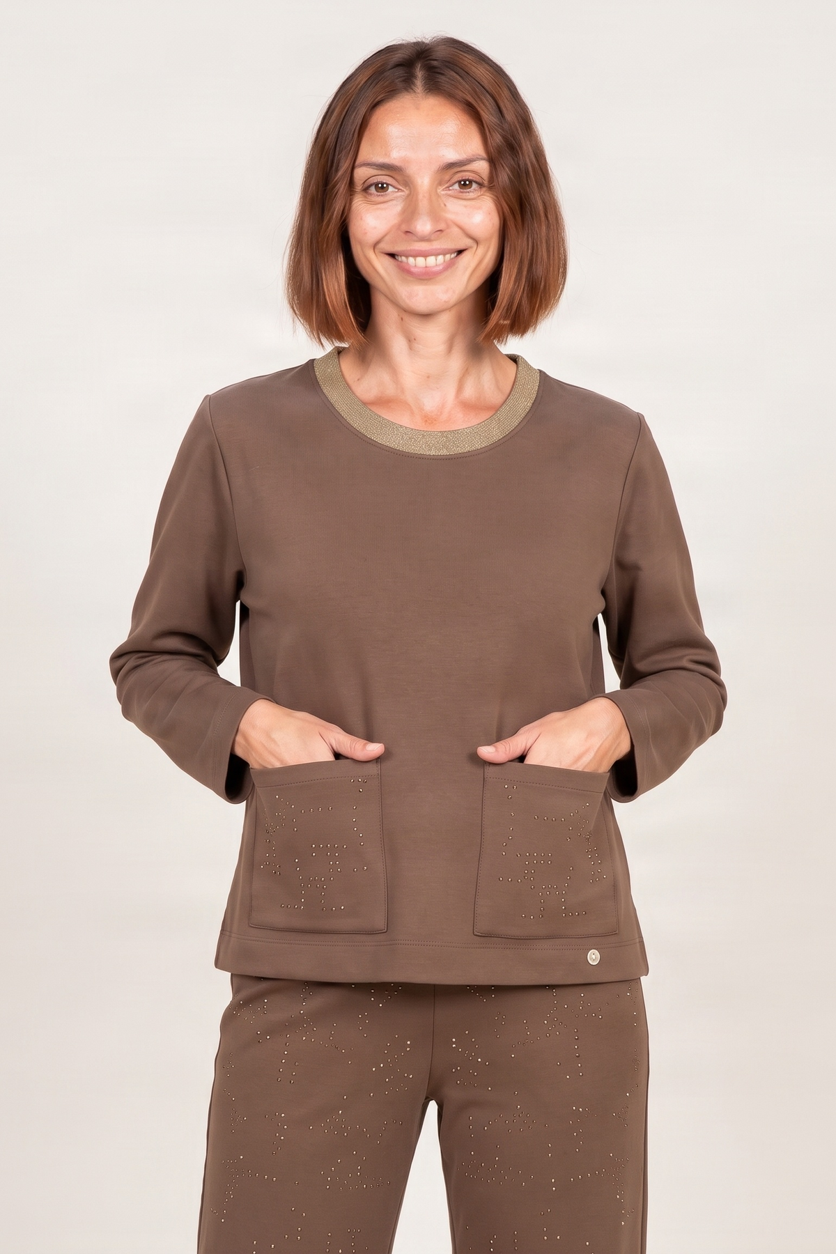 Sudadera marrón con bolsillos strass y cuello lourex Lolitas&L
