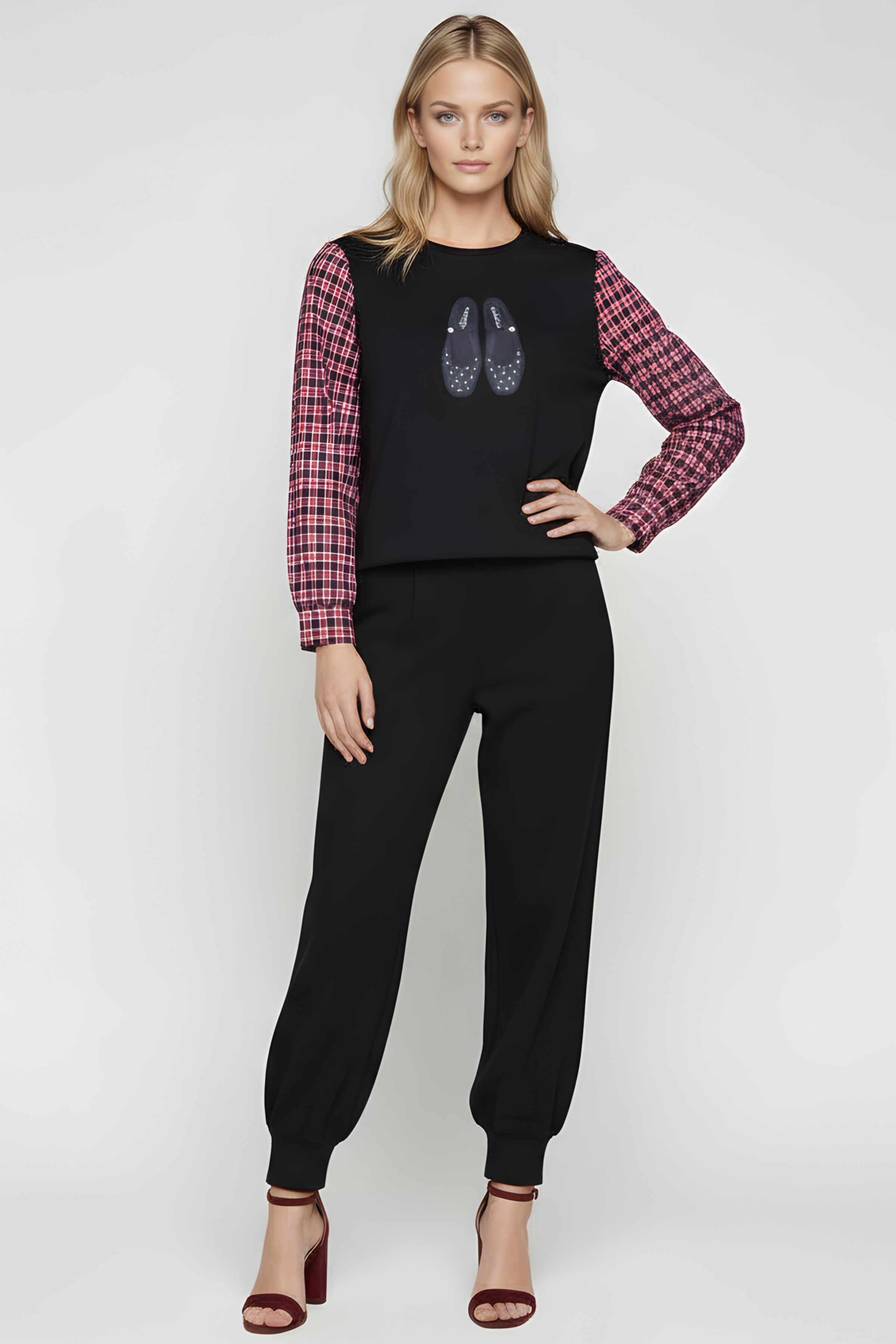 Sudadera negra con bordado zapatillas y manga larga cuadros Lolitas&L