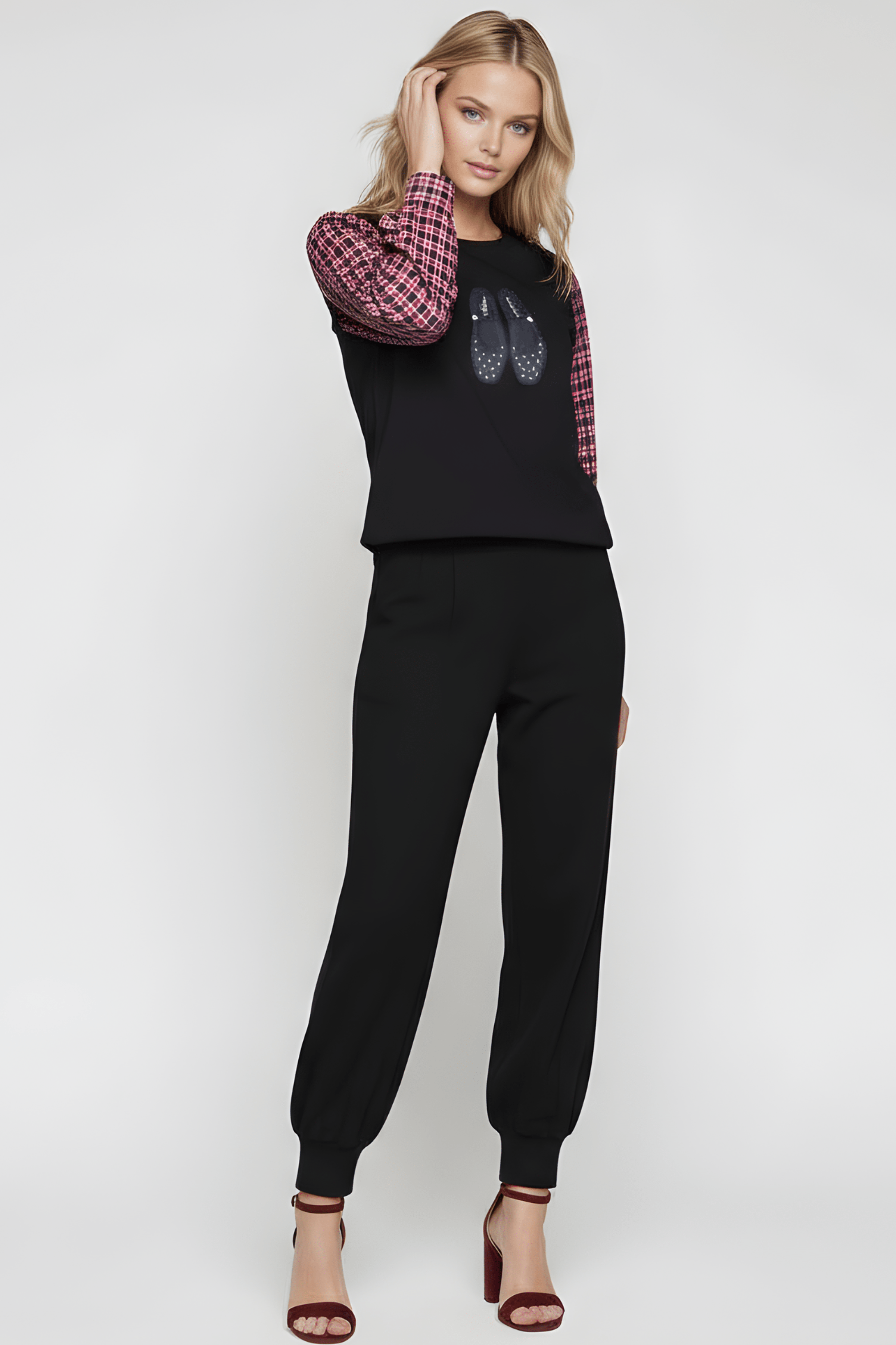 Sudadera negra con bordado zapatillas y manga larga cuadros Lolitas&L - lolitasyl.com