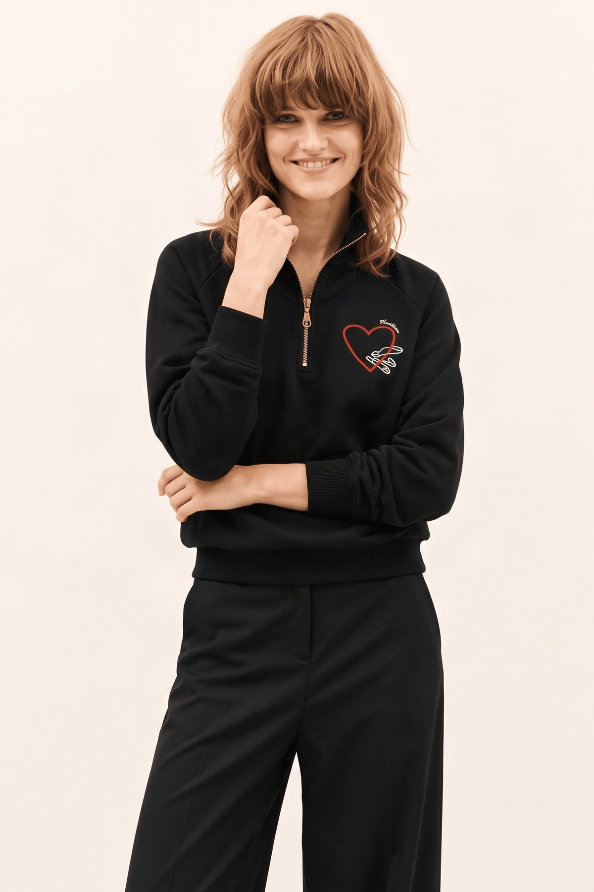 Sudadera Negra en Felpa de Algodón con Bordado Corazón e Imperdibles – Lolitas&L - lolitasyl.com