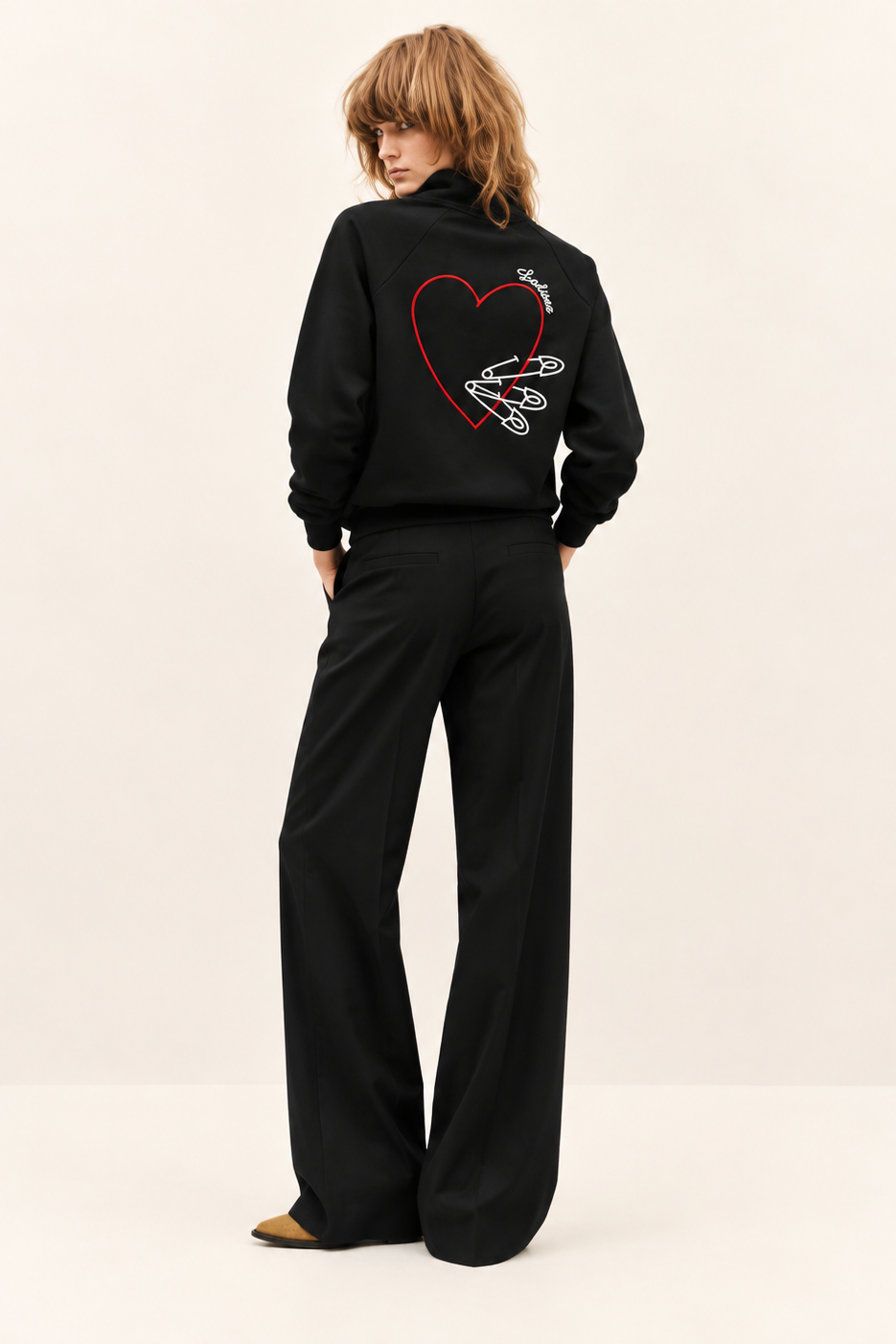 Sudadera Negra en Felpa de Algodón con Bordado Corazón e Imperdibles – Lolitas&L