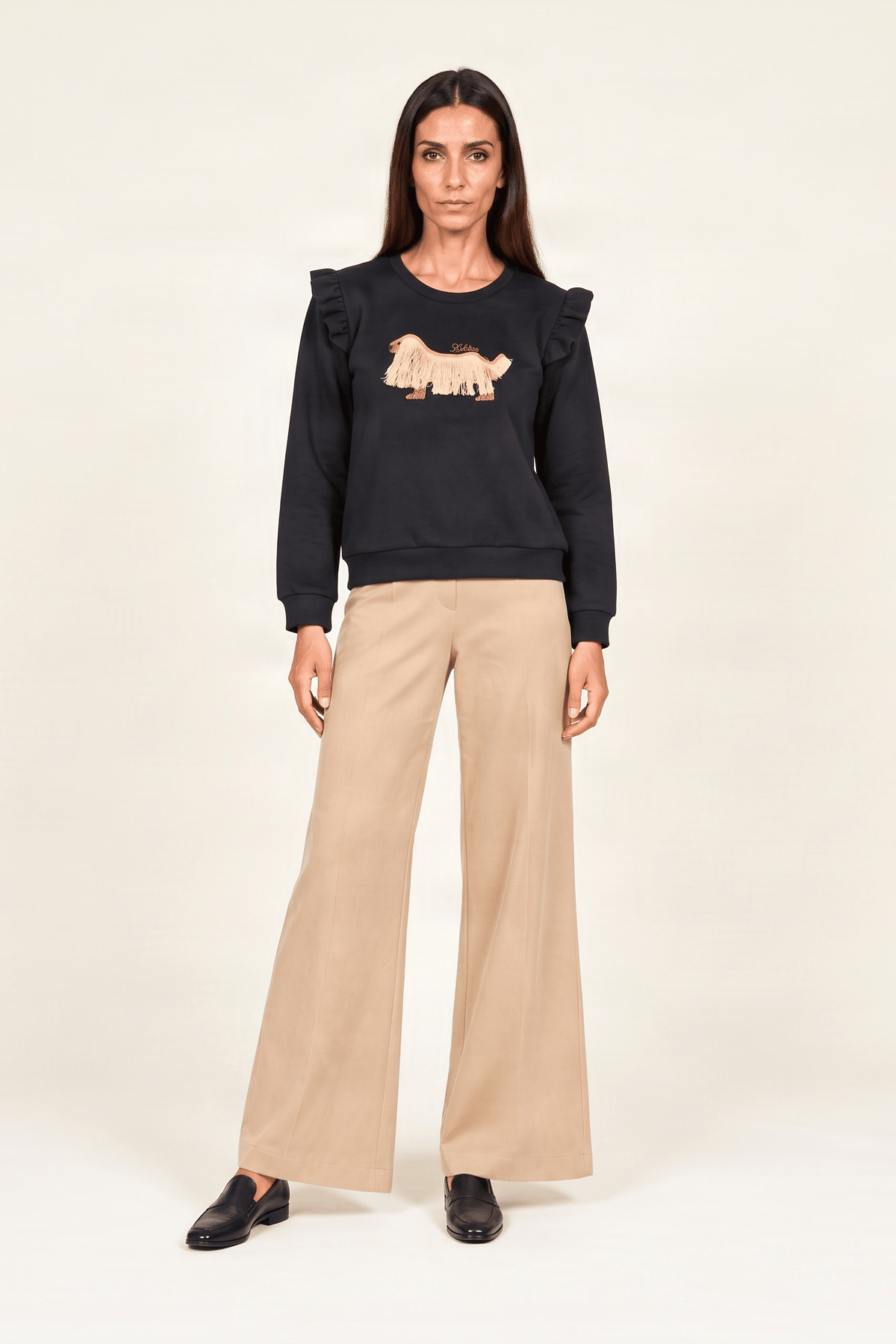 Sudadera negra perrito bordado con volantes Lolitas&L - lolitasyl.com