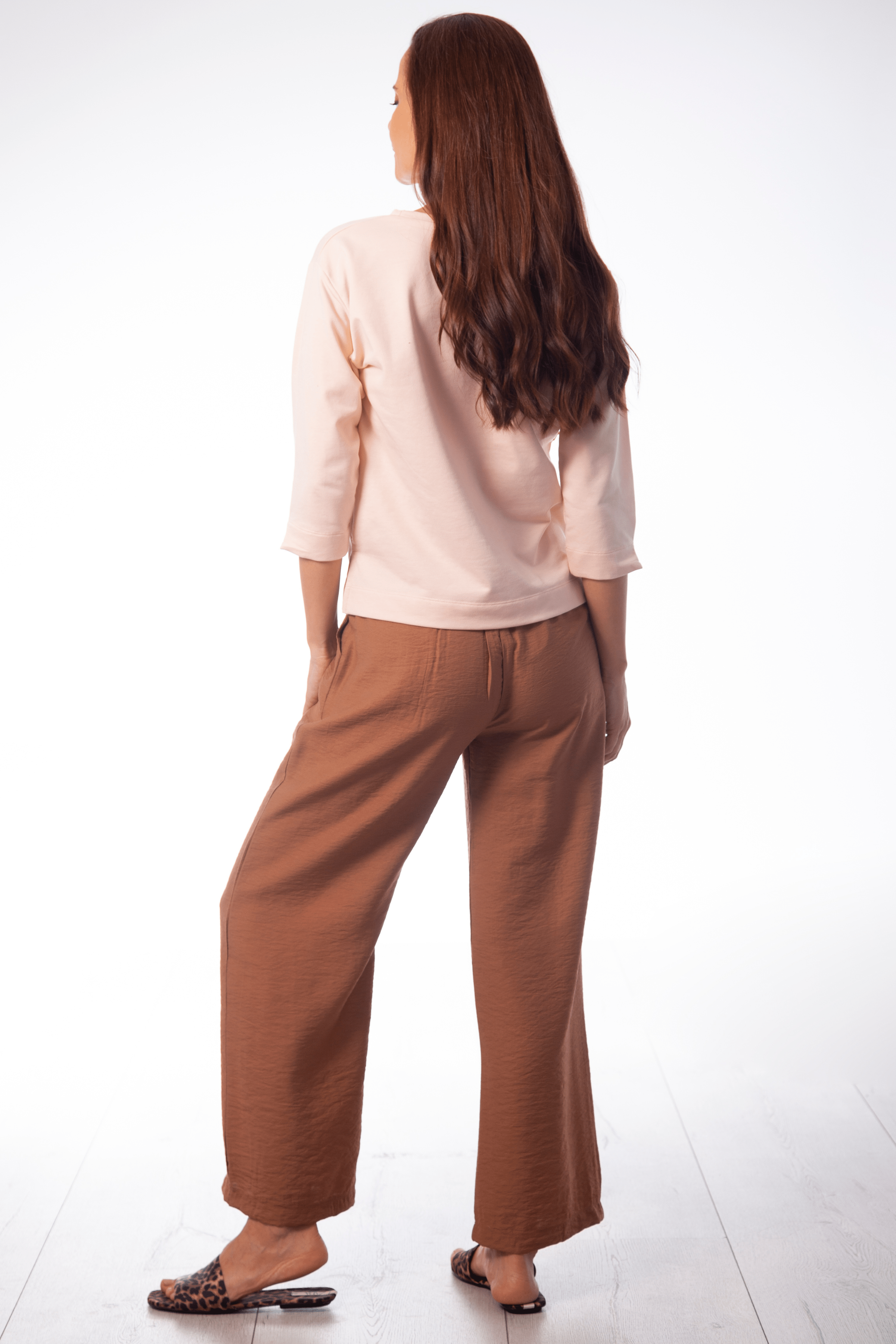 Sudadera rosa con bolso bordado y cadena Lolitas&L - lolitasyl.com