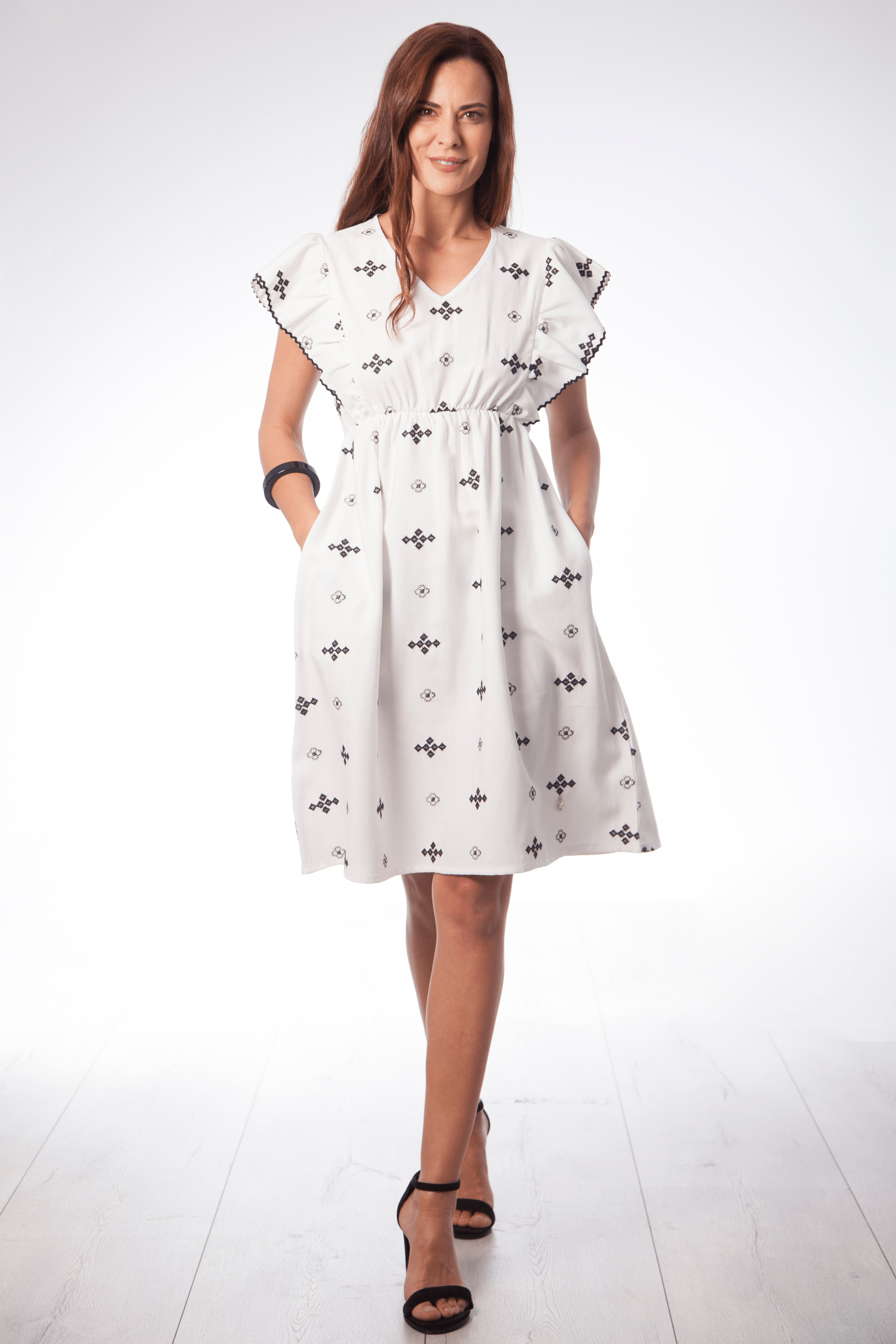 Vestido blanco con bordado etnico y volantes Lolitas&L - lolitasyl.com