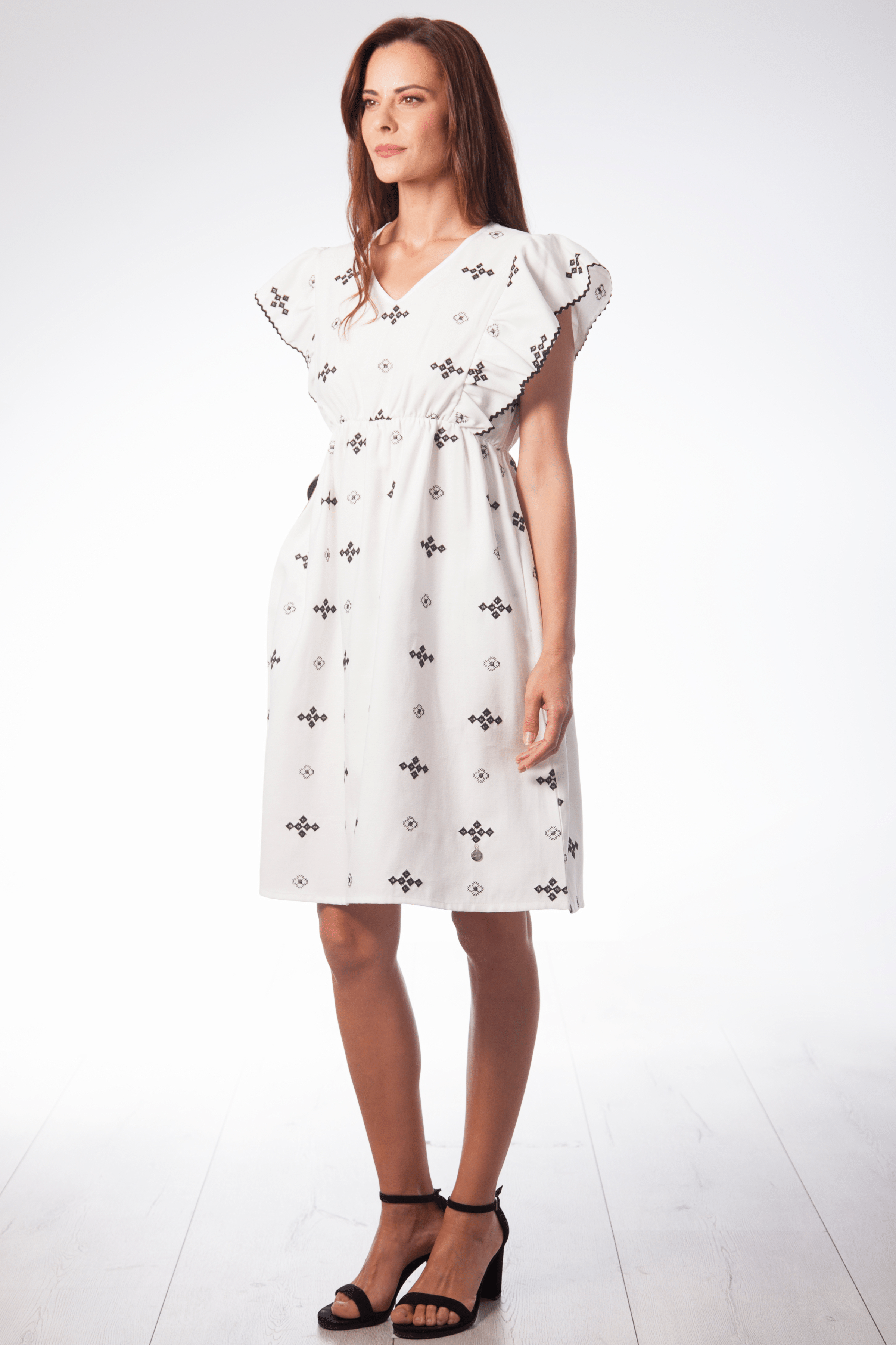 Vestido blanco con bordado etnico y volantes Lolitas&L - lolitasyl.com