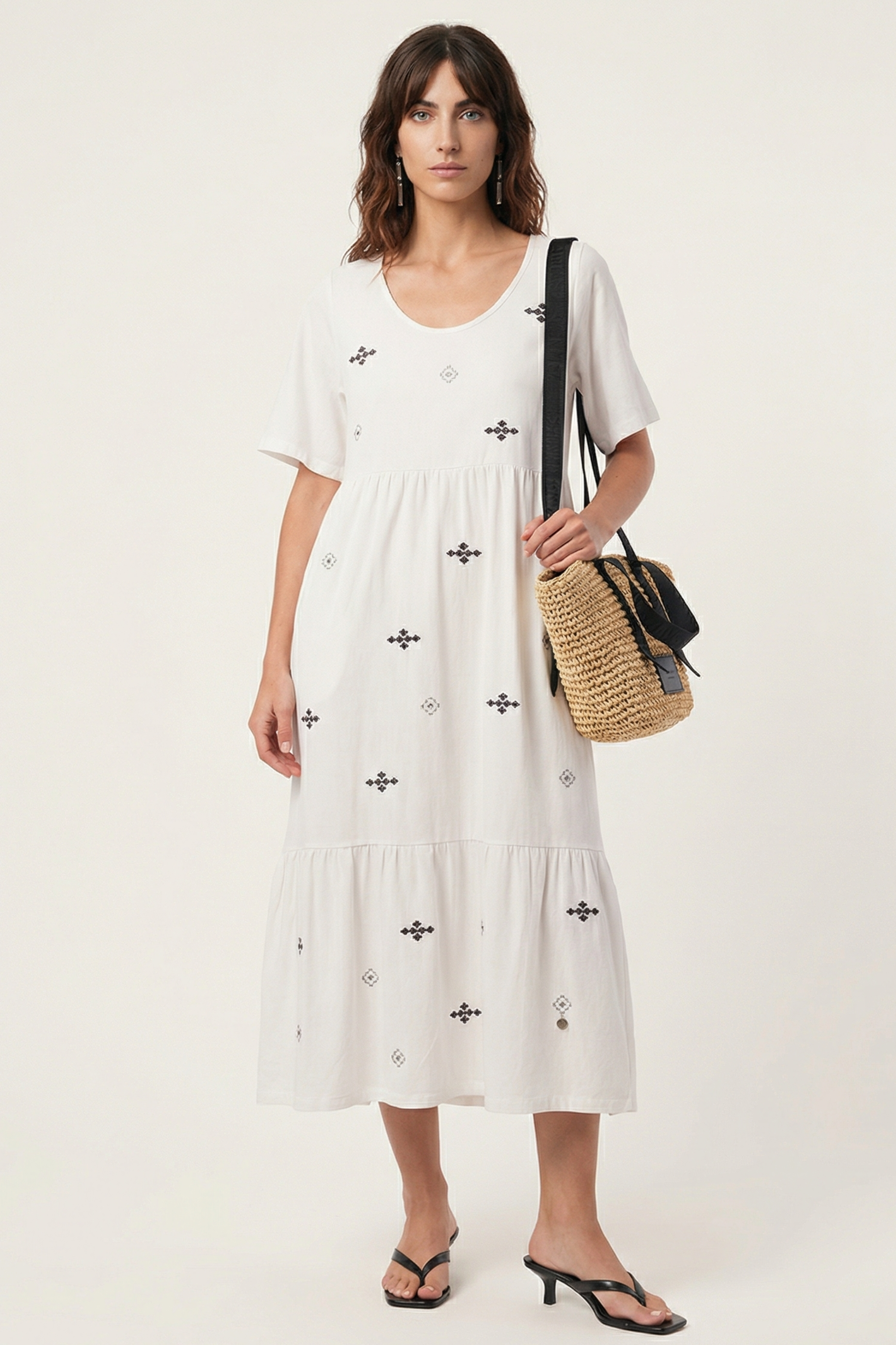 Vestido blanco largo con bordado cruz Lolitas&L